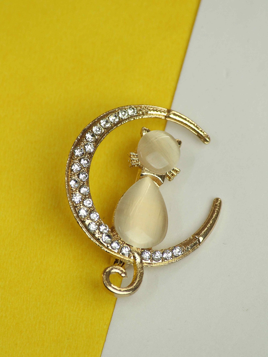 

Tossido Crescent Moon Brooch, Gold