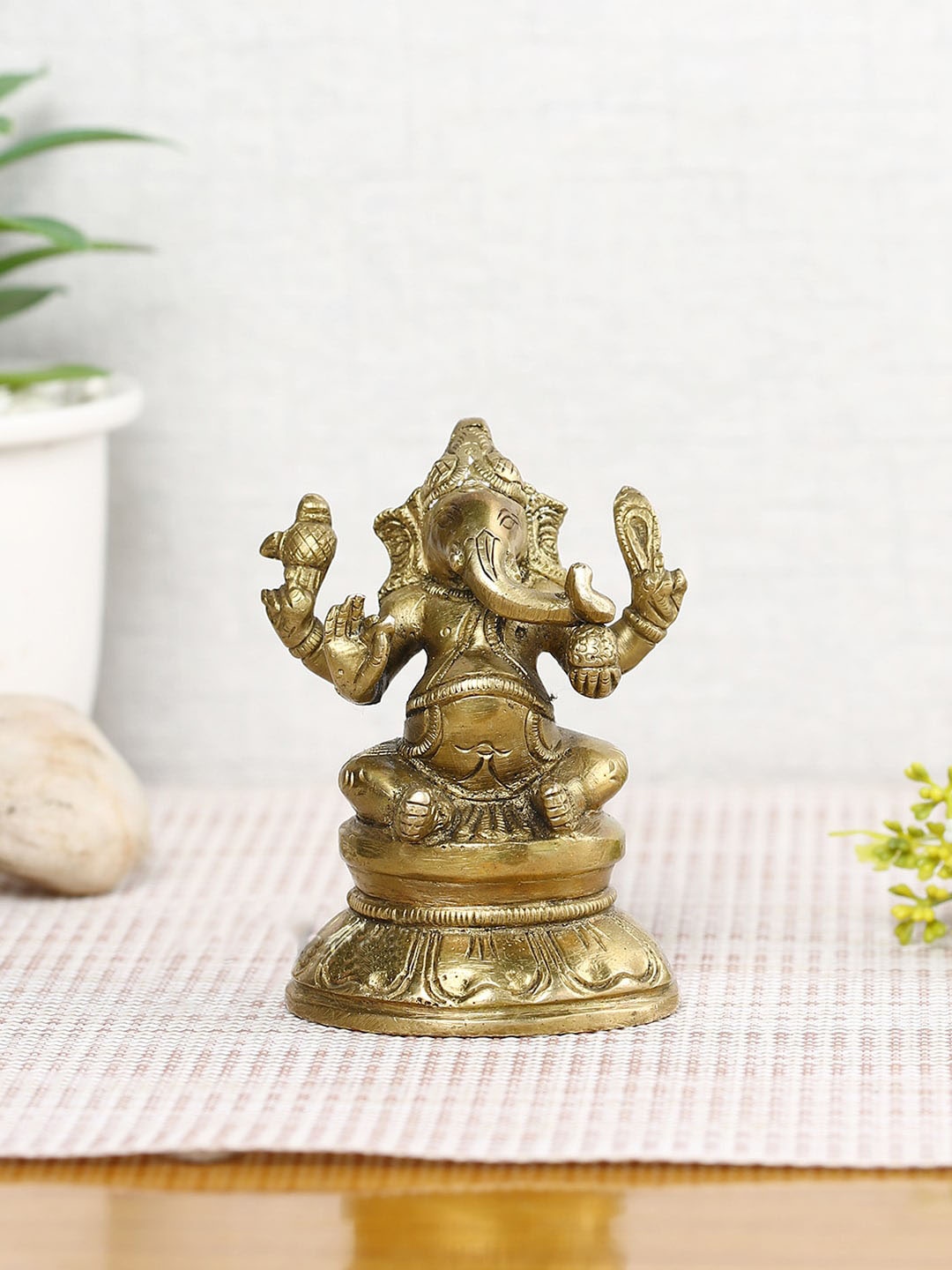 

CraftVatika Brown Textured Ganesh Brass Idol Showpiece