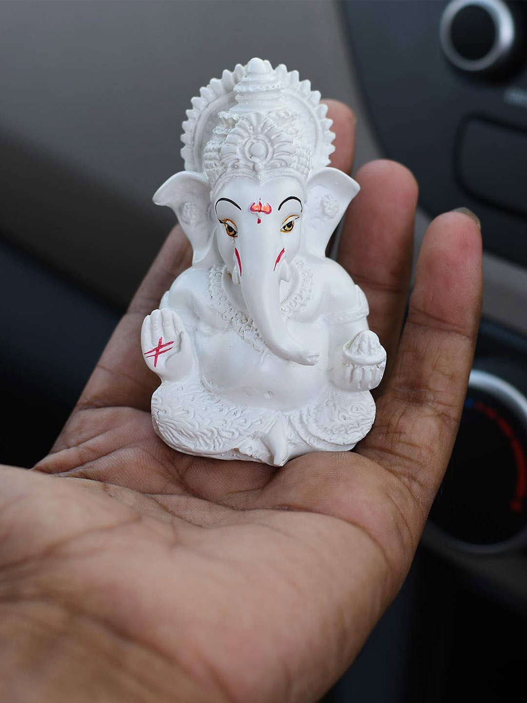 

CraftVatika White Textured Ganesh Ceramic Idol Showpiece