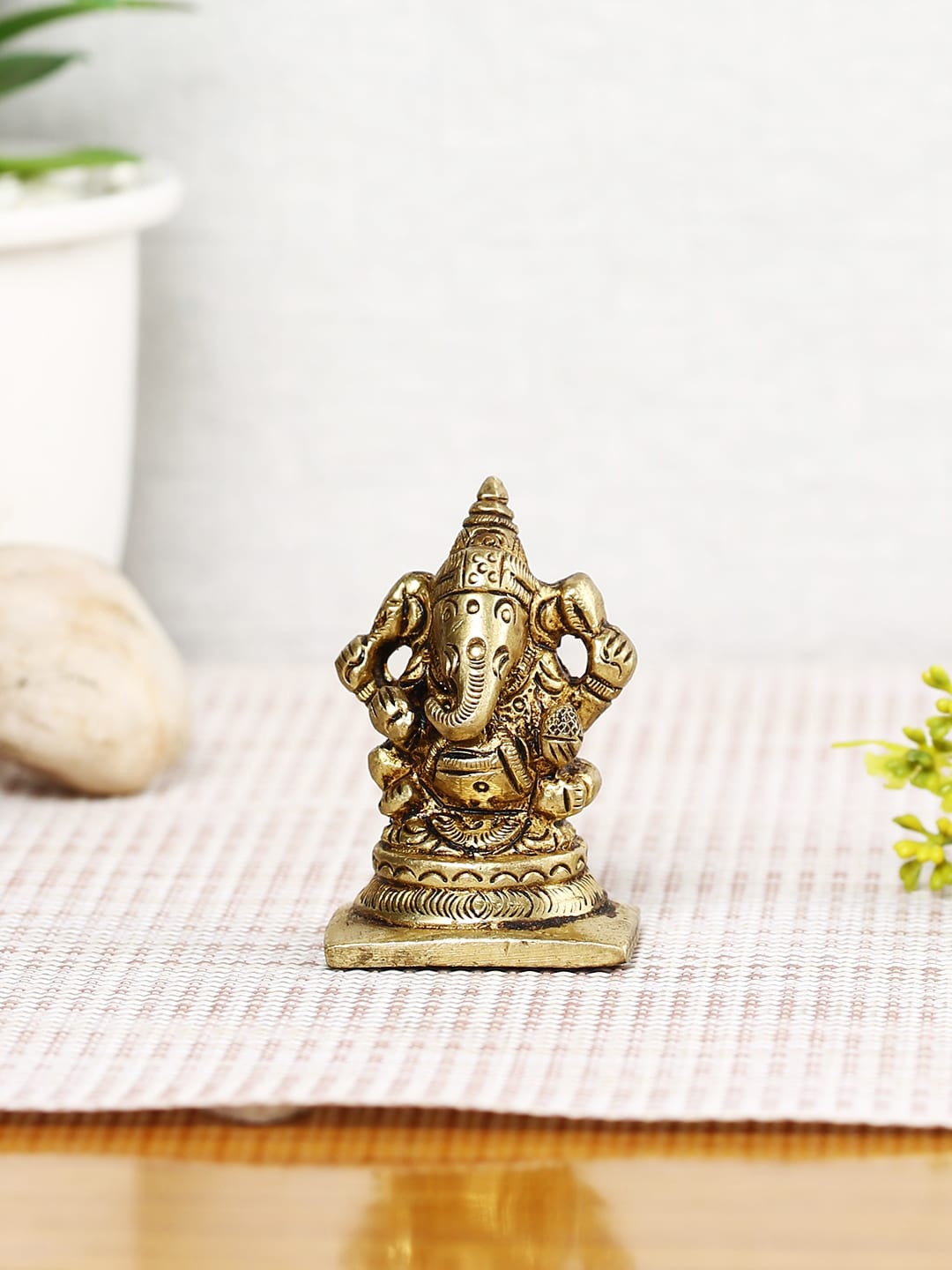 

CraftVatika Brown Textured Ganesh Brass Idol Showpiece
