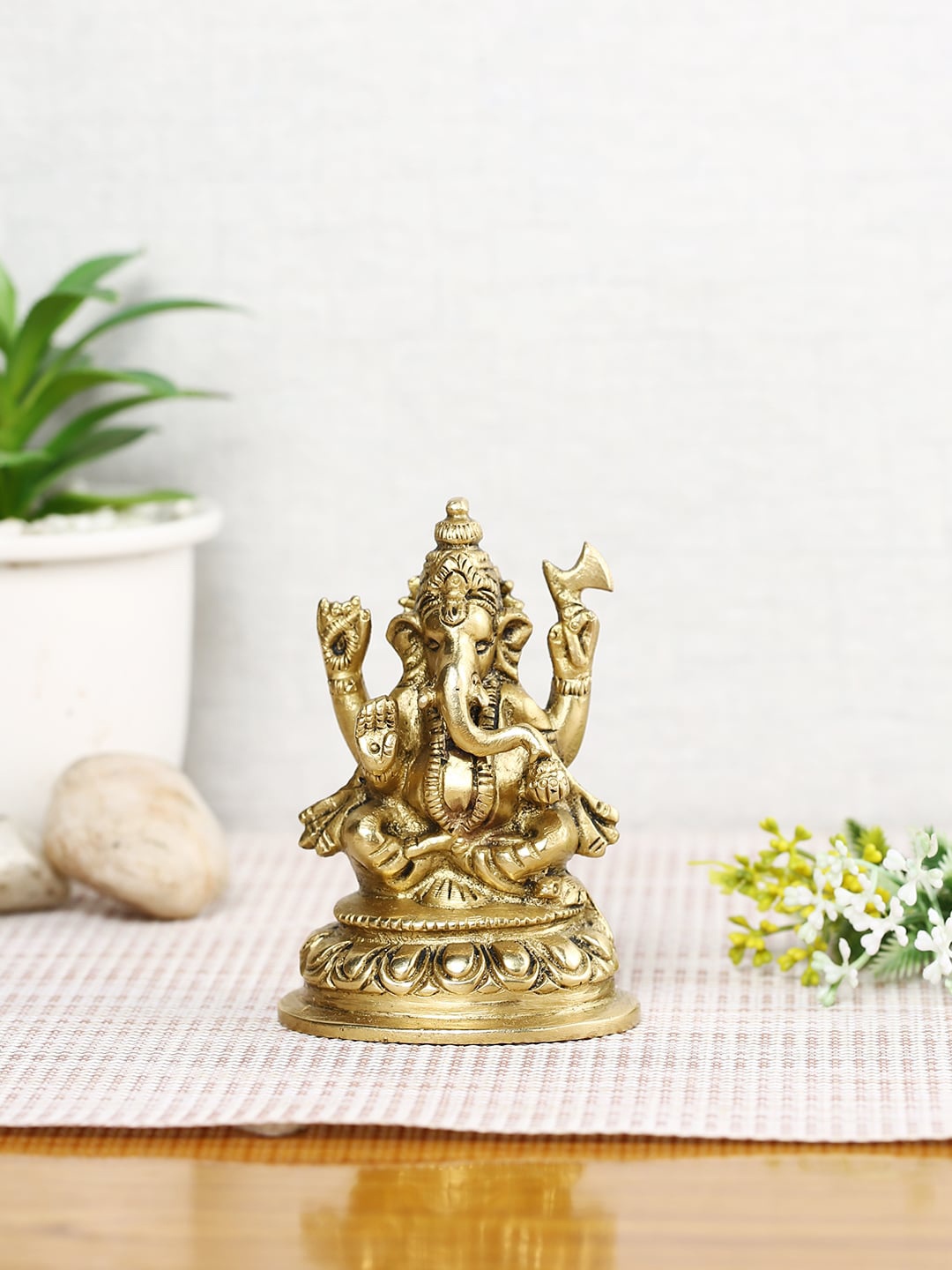 

CraftVatika Golden Textured Ganesh Brass Idol Showpiece, Gold