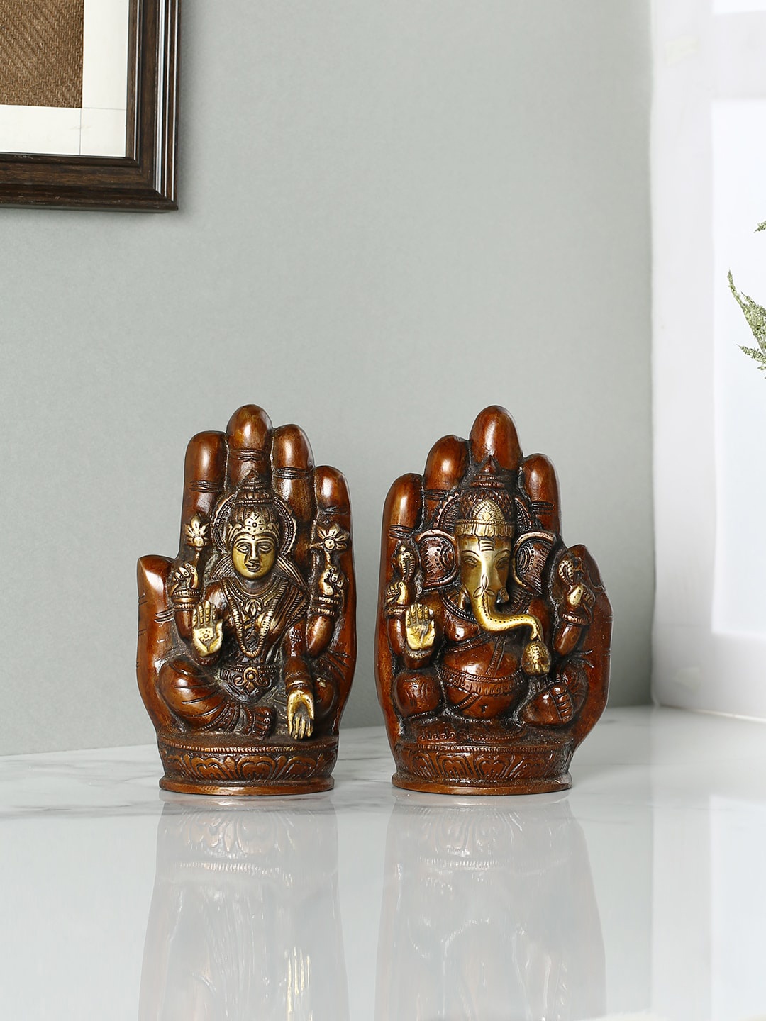 

CraftVatika Brown & Yellow 2 Pieces Textured Palm Ganesh & Laxmi Wooden Idol Showpieces, Maroon
