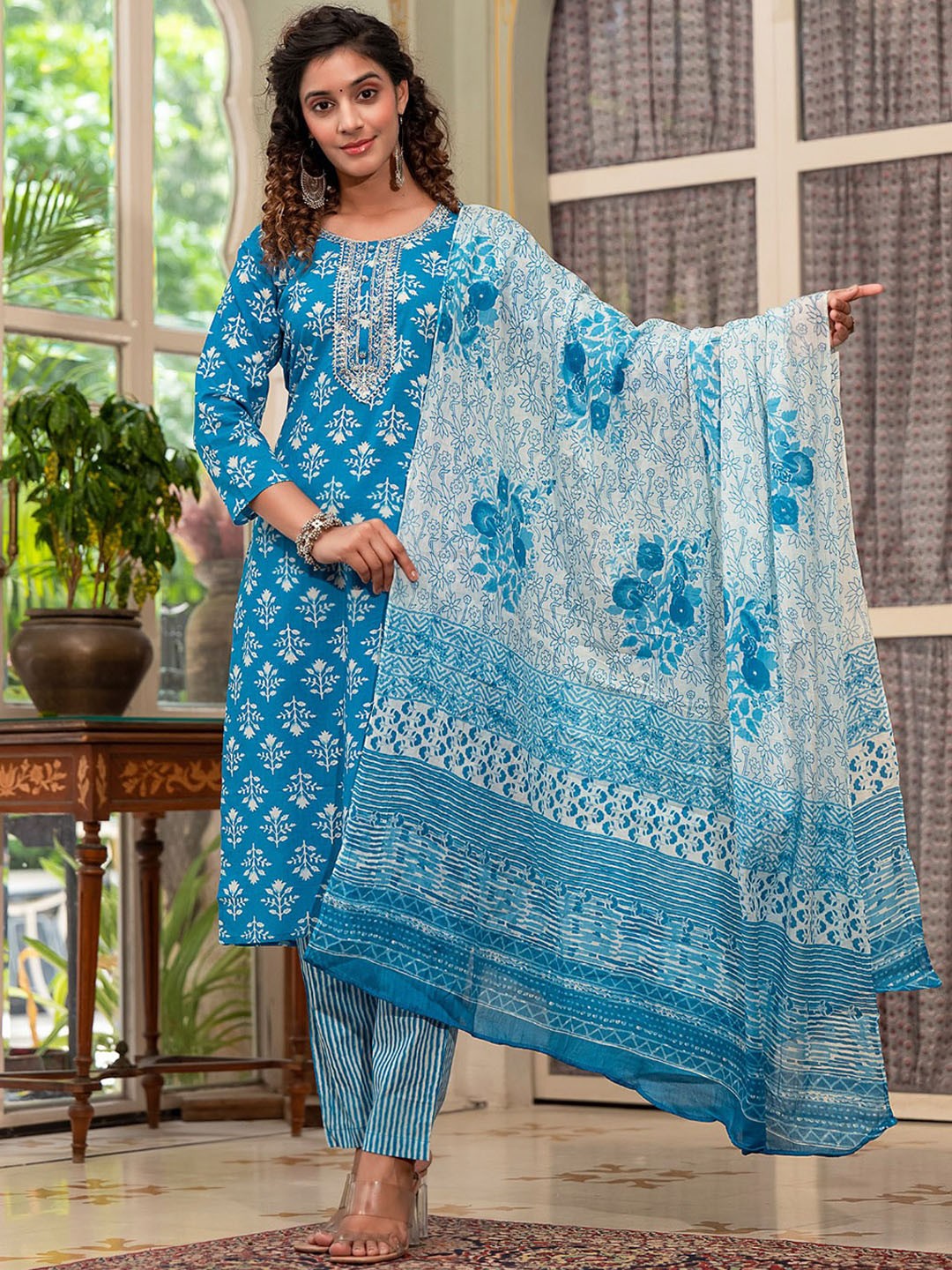 

Meena Bazaar Ethnic Motifs Printed Regular Kurta & Trousers With Dupatta, Blue