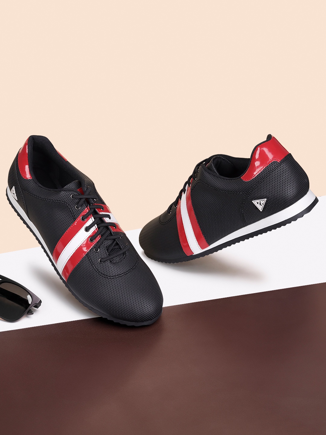 

LOUIS STITCH Men Black Three Patch Casual Sneakers