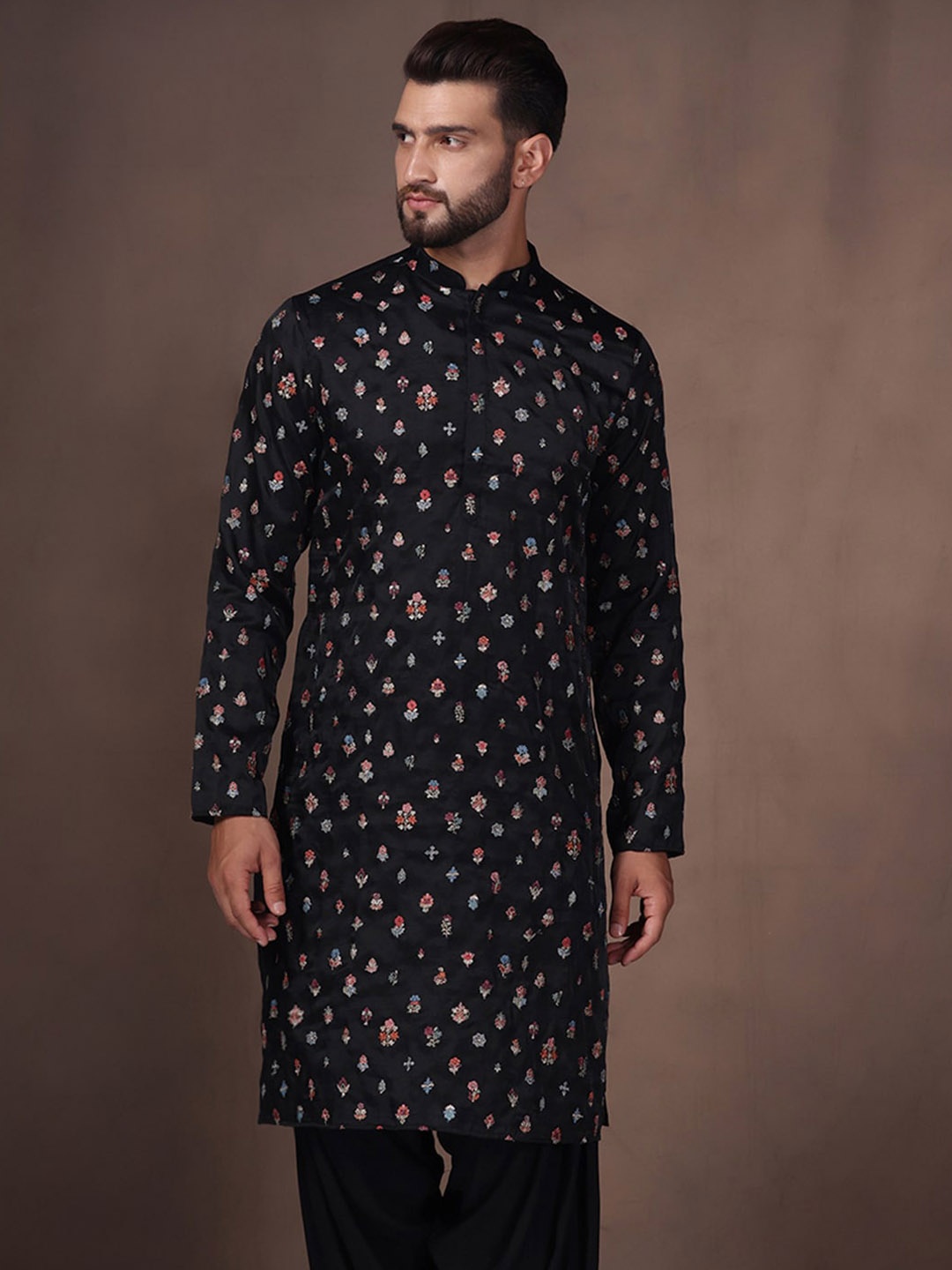 

KISAH Ethnic Motifs Printed Mandarin Collar Silk Kurta, Black