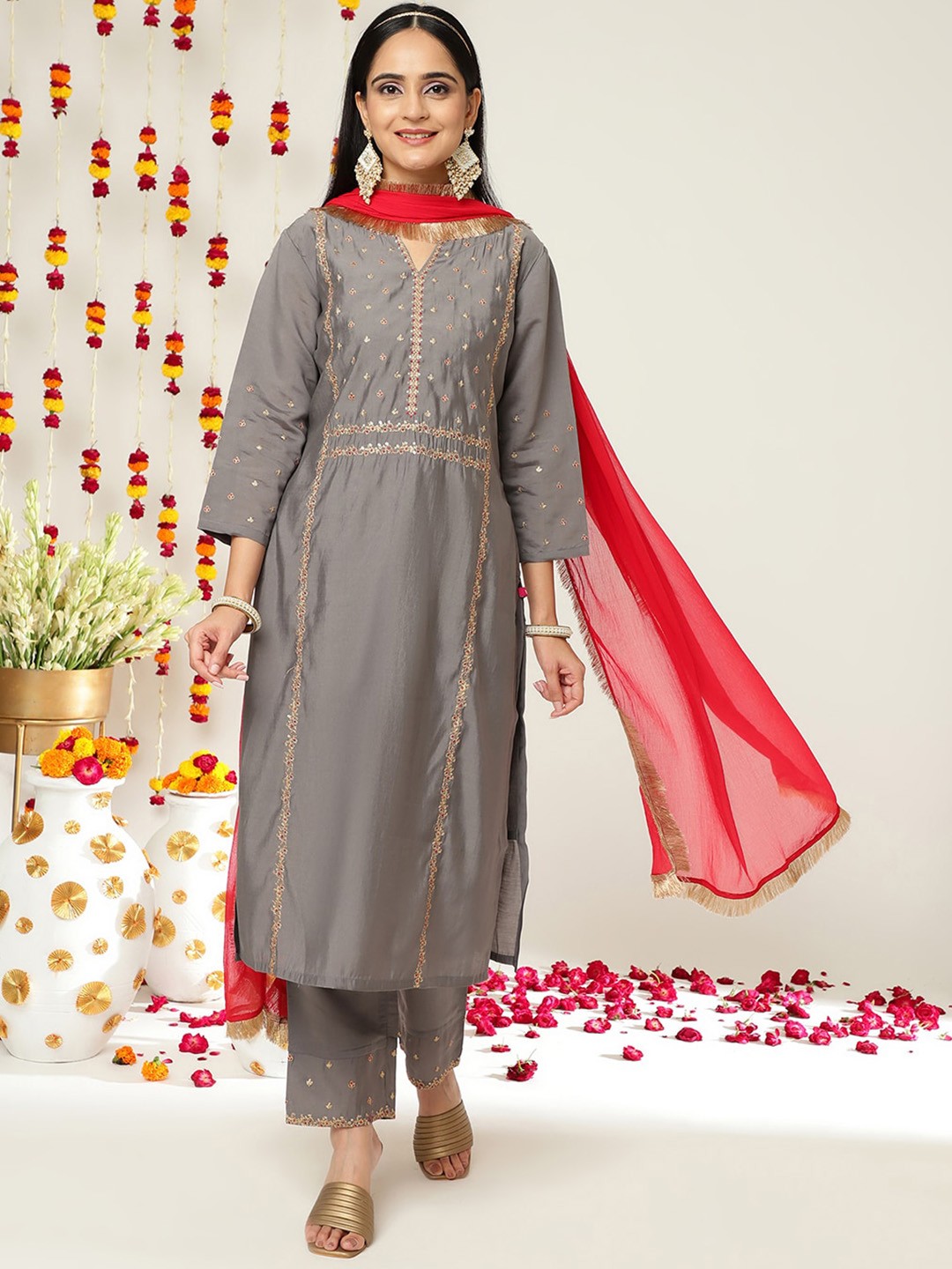 

Varanga Ethnic Motifs Embroidered Regular Kurta with Trousers & With Dupatta, Grey
