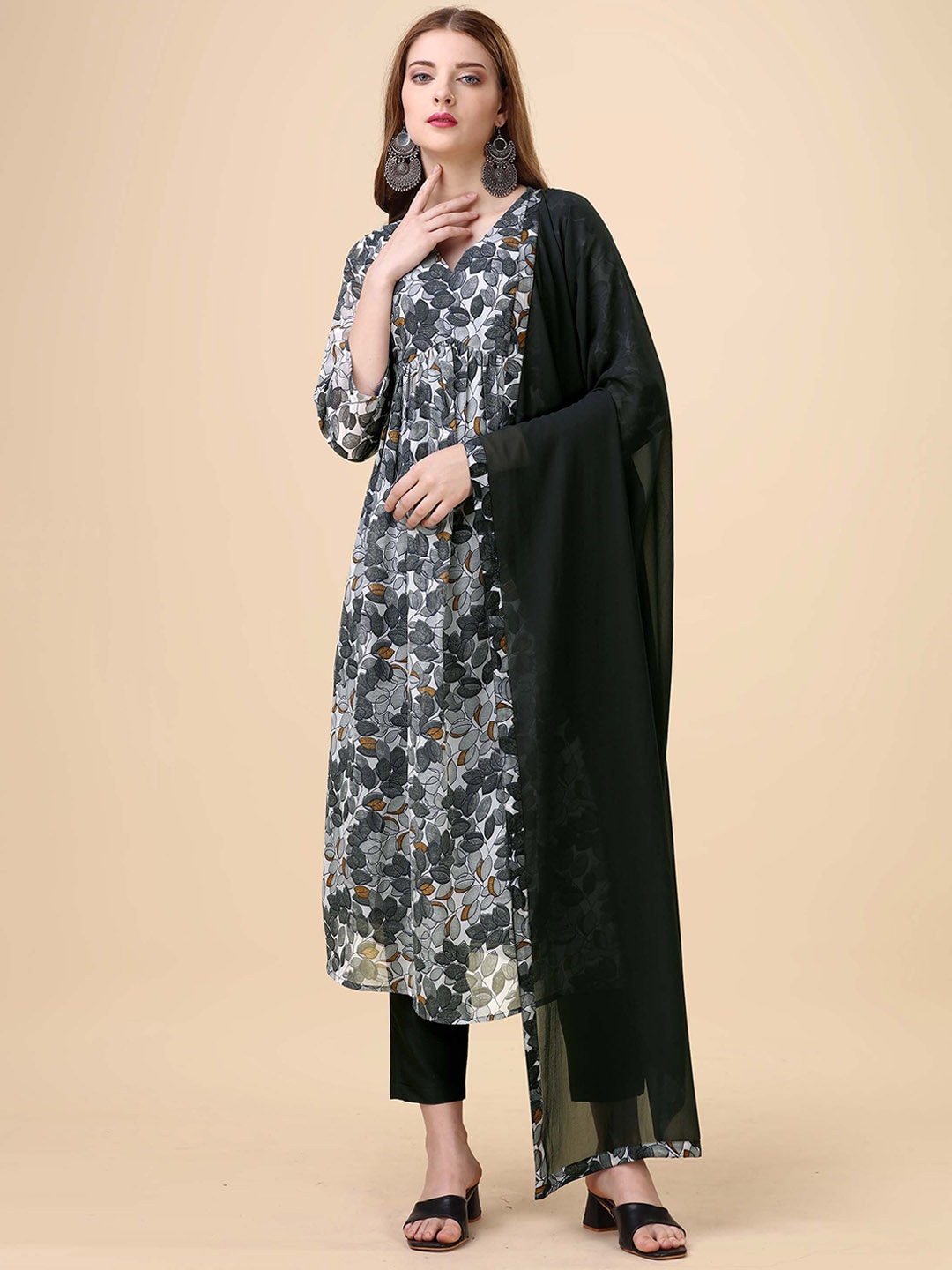 

Hinayat Fashion Floral Printed Regular Empire Kurta With Trousers & Dupatta, Grey