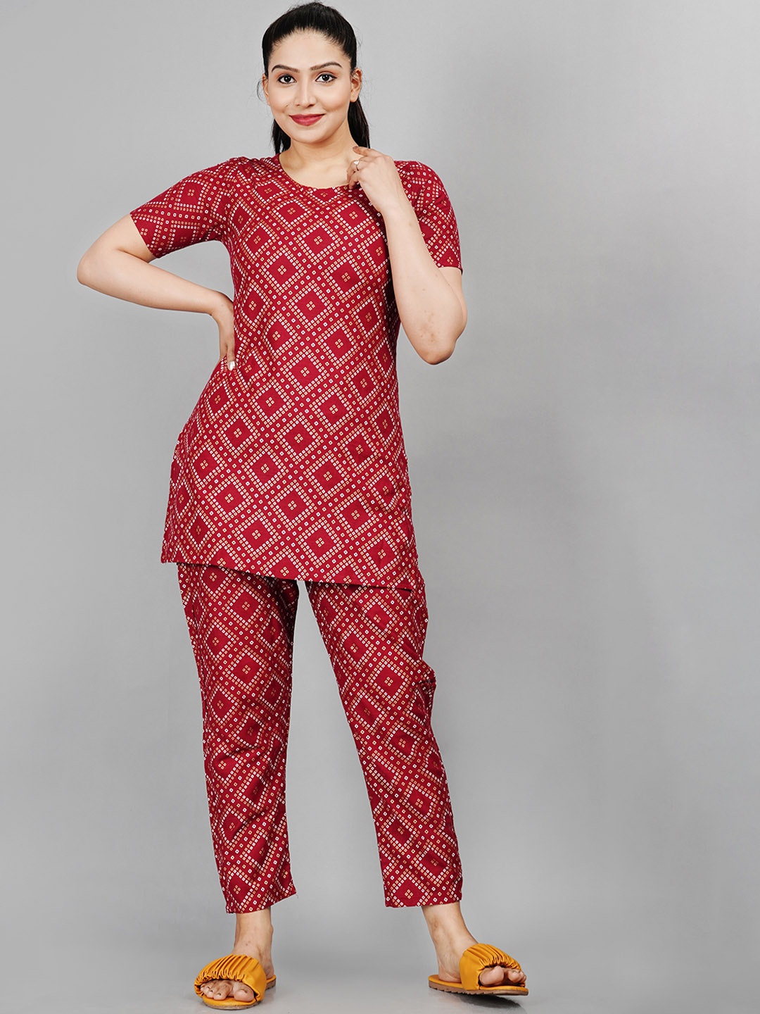 

AAYUMI Bandhani Printed Pure Cotton Straight Kurti With Trousers, Red