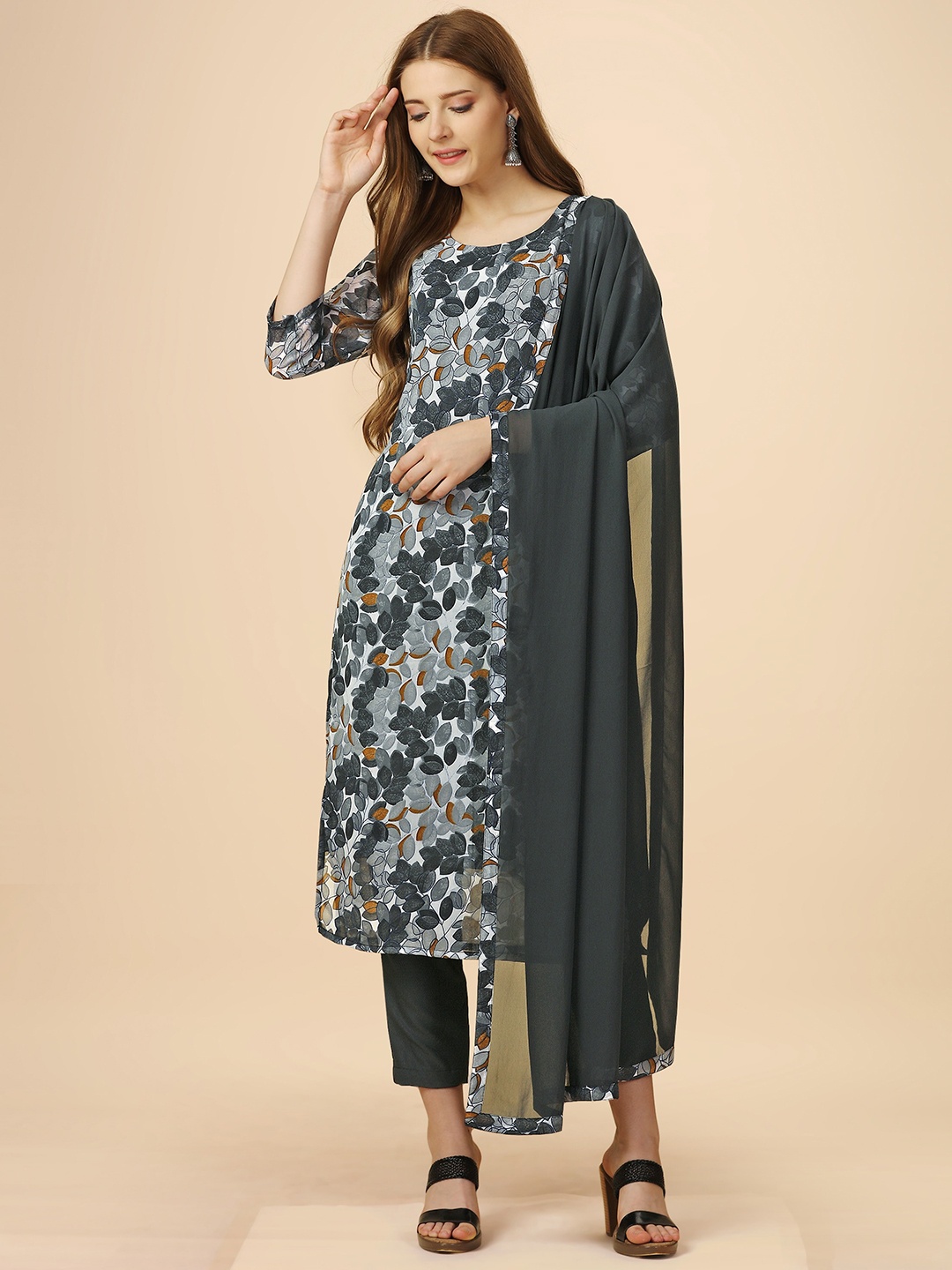 

Hinayat Fashion Floral Printed Regular Kurta & Trousers With Dupatta, Grey