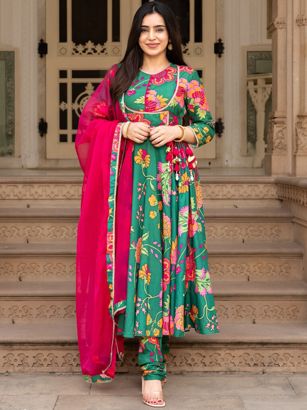 

Ambraee Floral Printed Regular Kurta With Churidar & Dupatta, Green