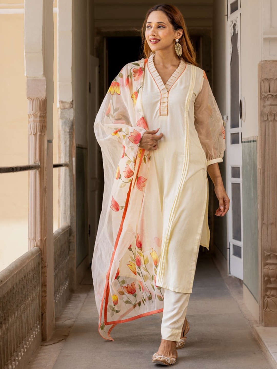 

Ambraee Regular Kurta With Trousers & Dupatta, Cream