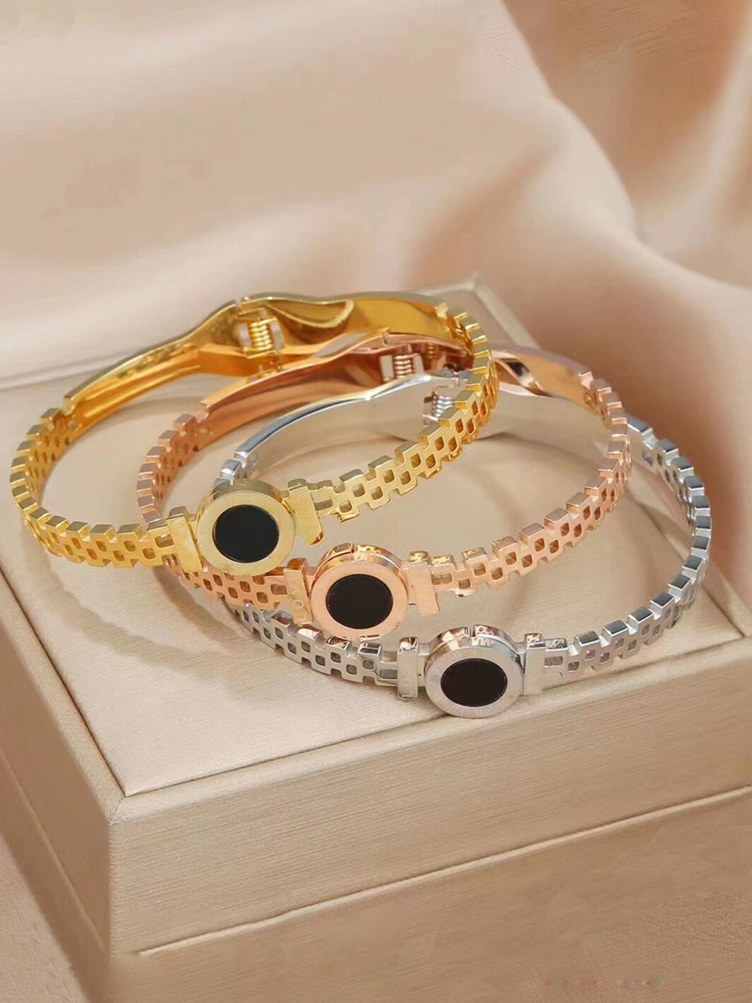 

Jewels Galaxy Set Of 3 Bangle-Style Bracelet, Silver