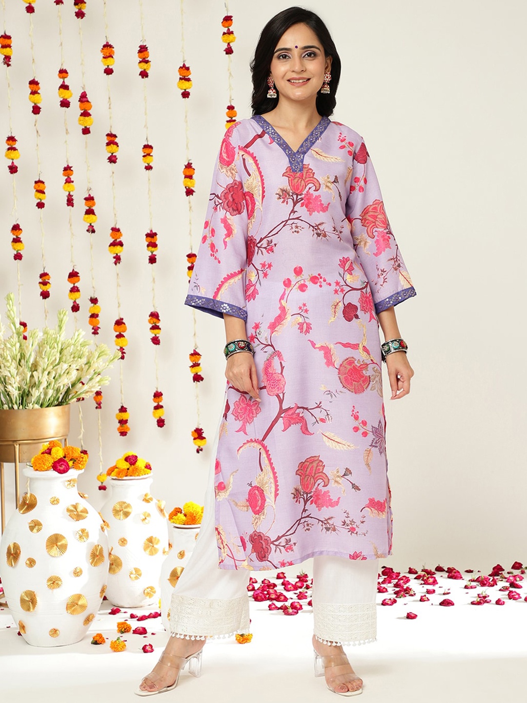 

Varanga Floral Printed V-Neck Sequinned Kurta, Lavender