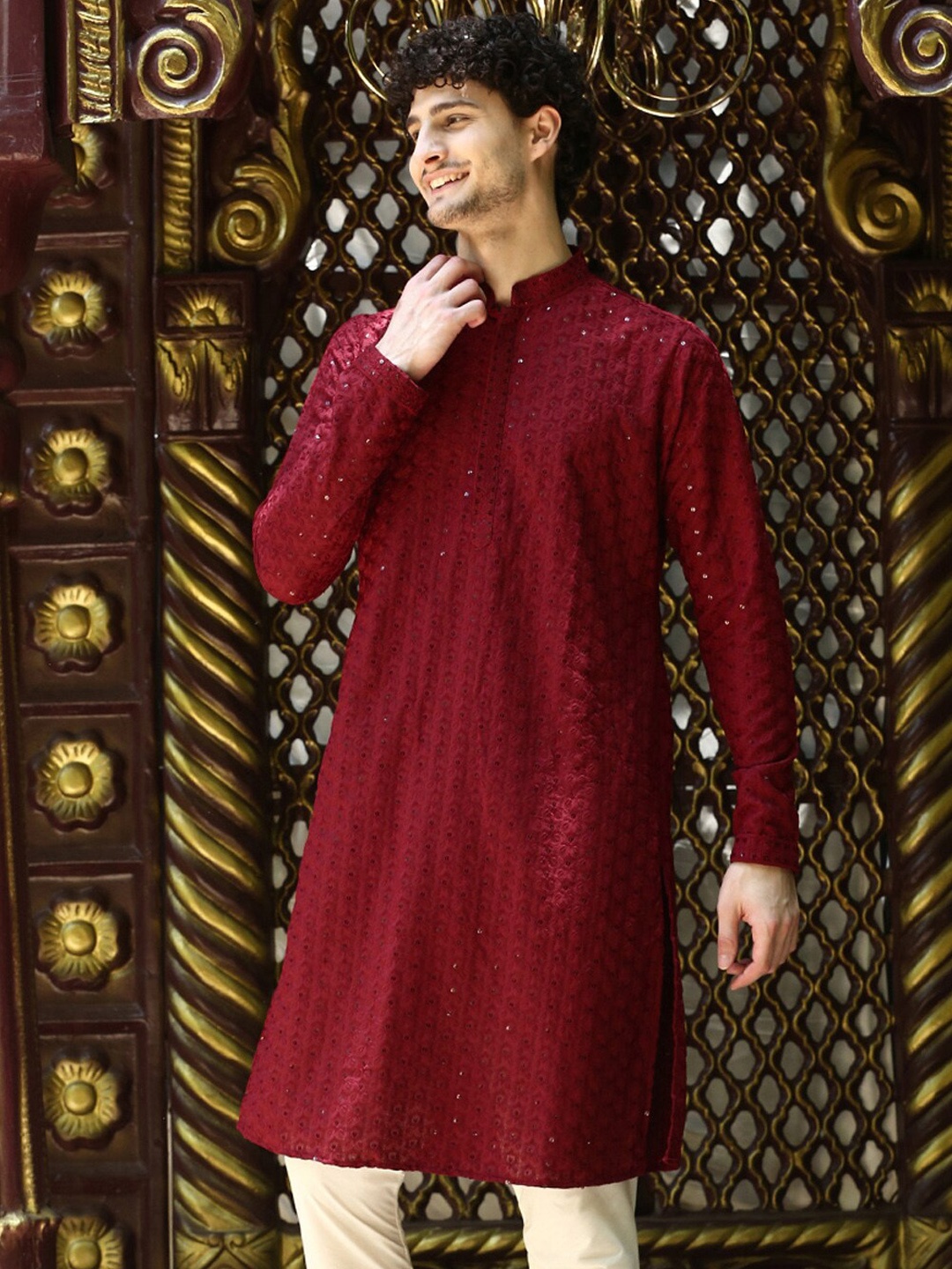 

DEYANN Embellished Mandarin Collar Kurta, Maroon