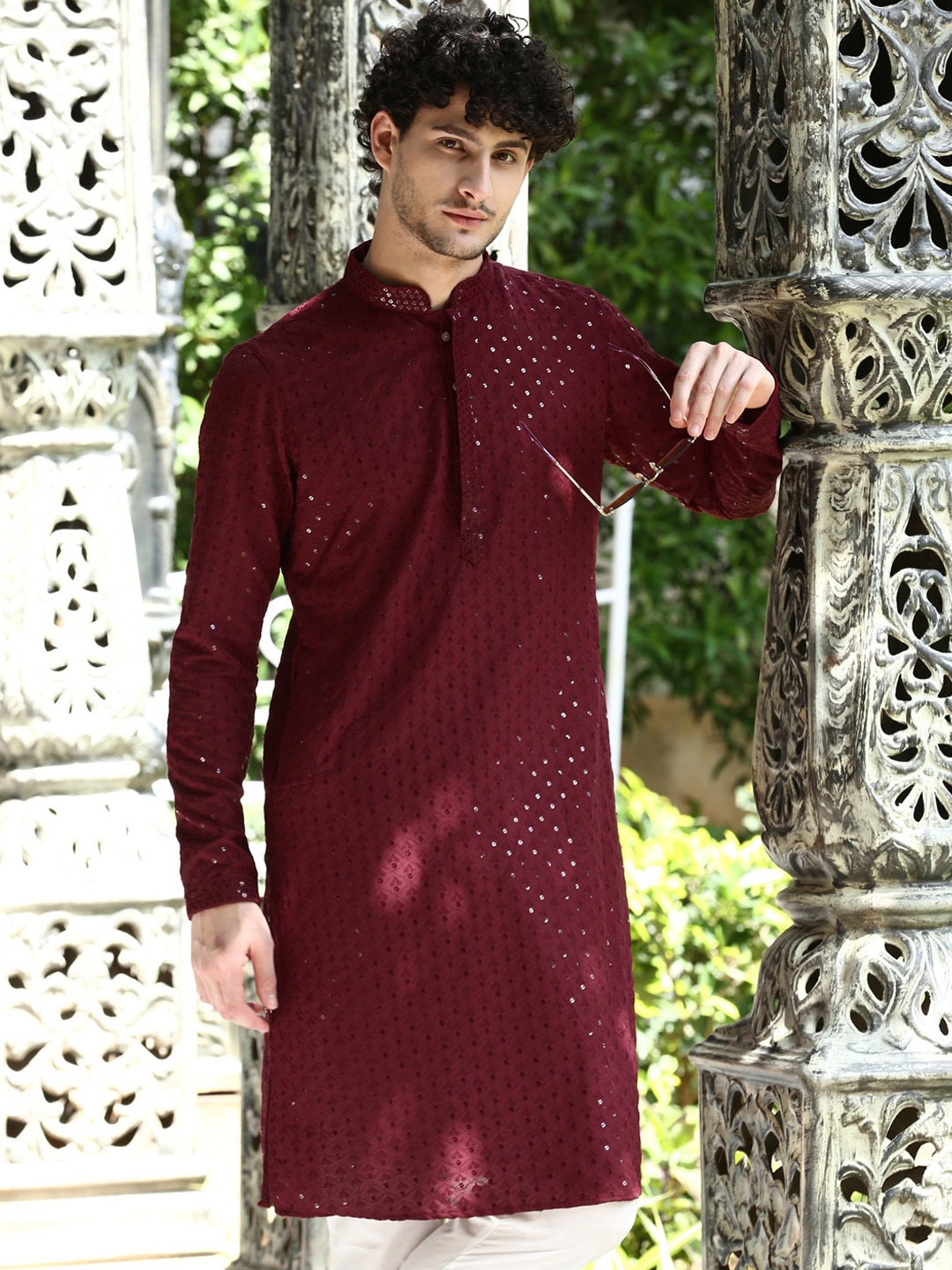 

DEYANN Ethnic Motifs Embroidered Sequinned Straight Kurta, Maroon