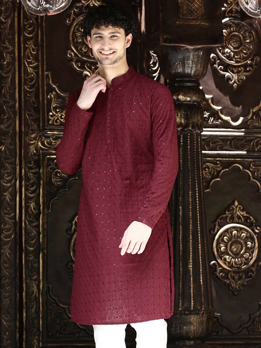 

DEYANN Ethnic Motifs Embroidered Sequinned Straight Kurta, Maroon