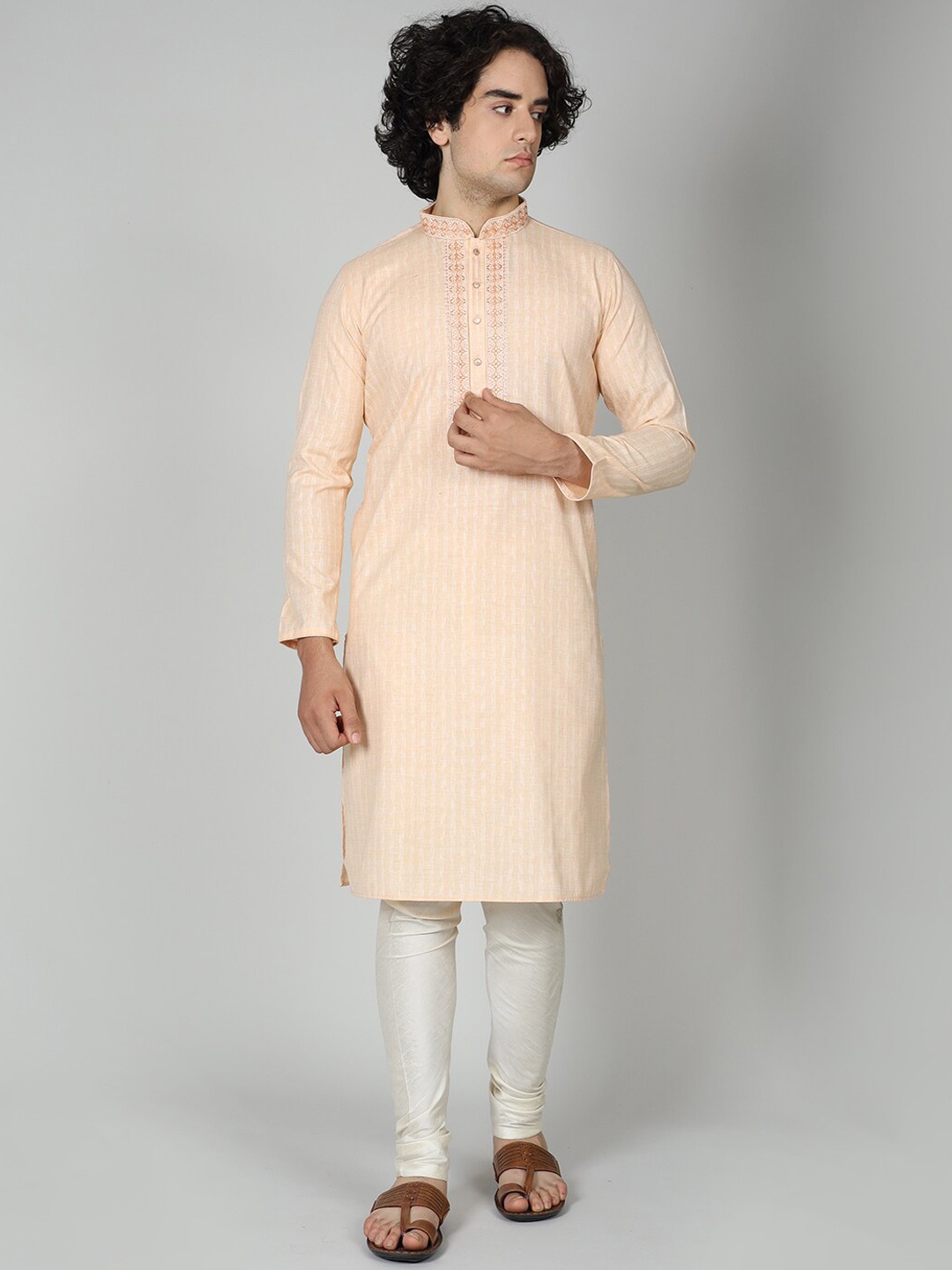 

MAAHI FABS Mandarin Collar Regular Thread Work Cotton Kurta, Peach