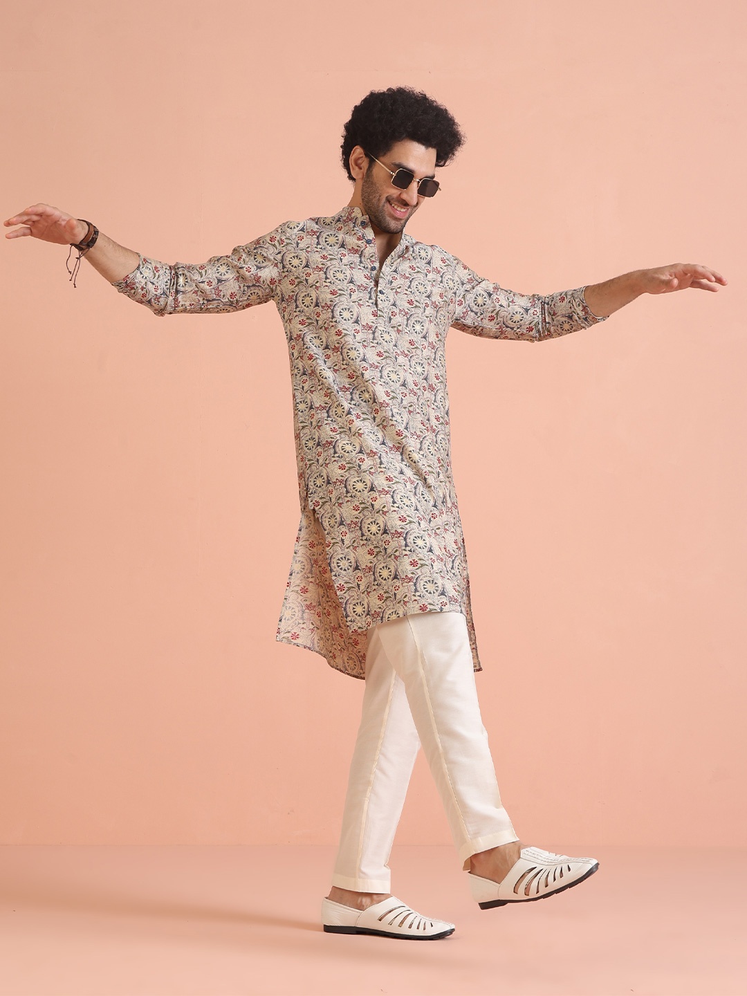 

KISAH Ethnic Motifs Printed Regular Kurta with Trousers, White