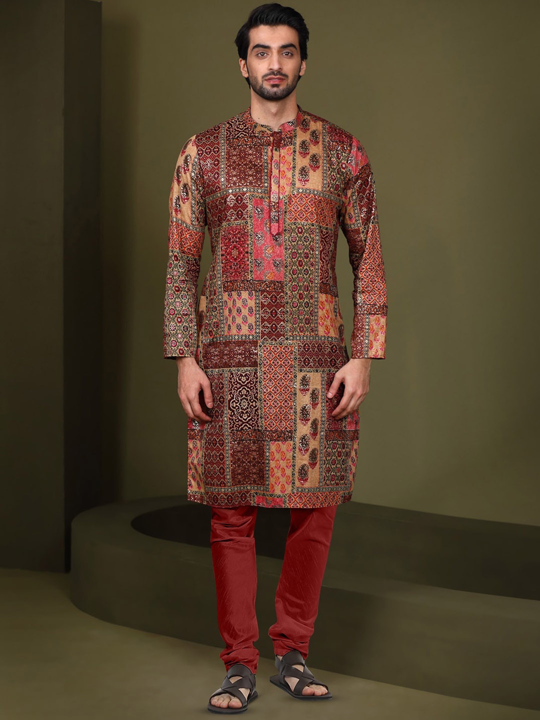 

KISAH Ethnic Motifs Printed Mandarin Collar Straight Kurta with Churidar, Maroon