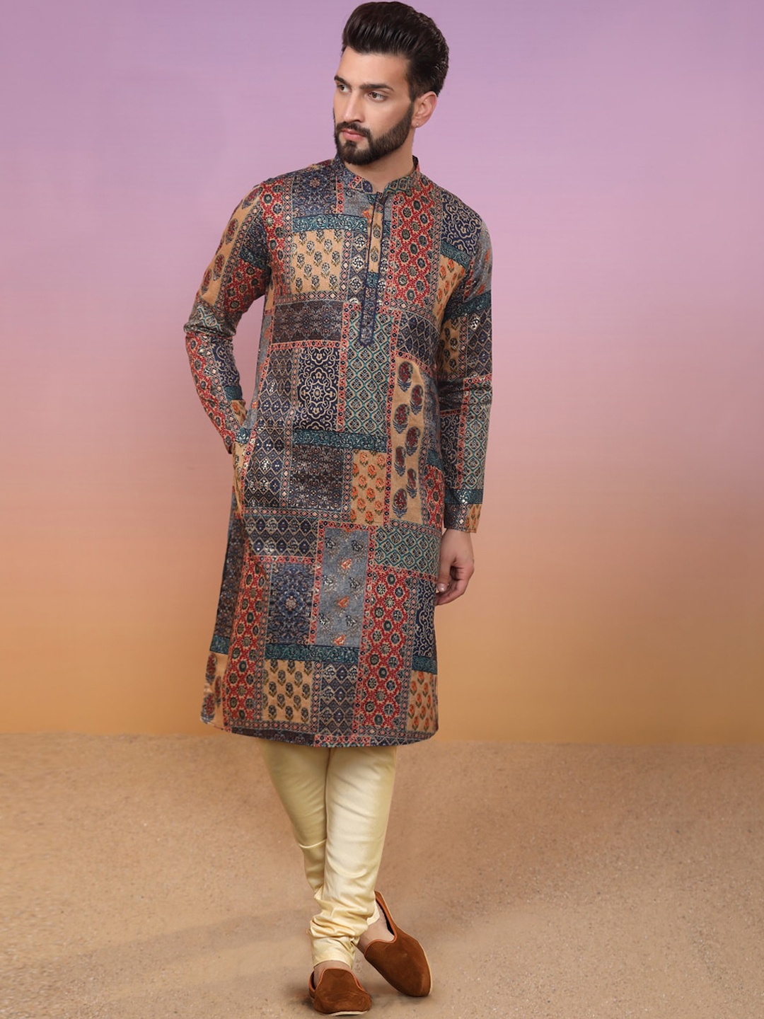 

KISAH Ethnic Motifs Printed Regular Kurta with Churidar Set, Black