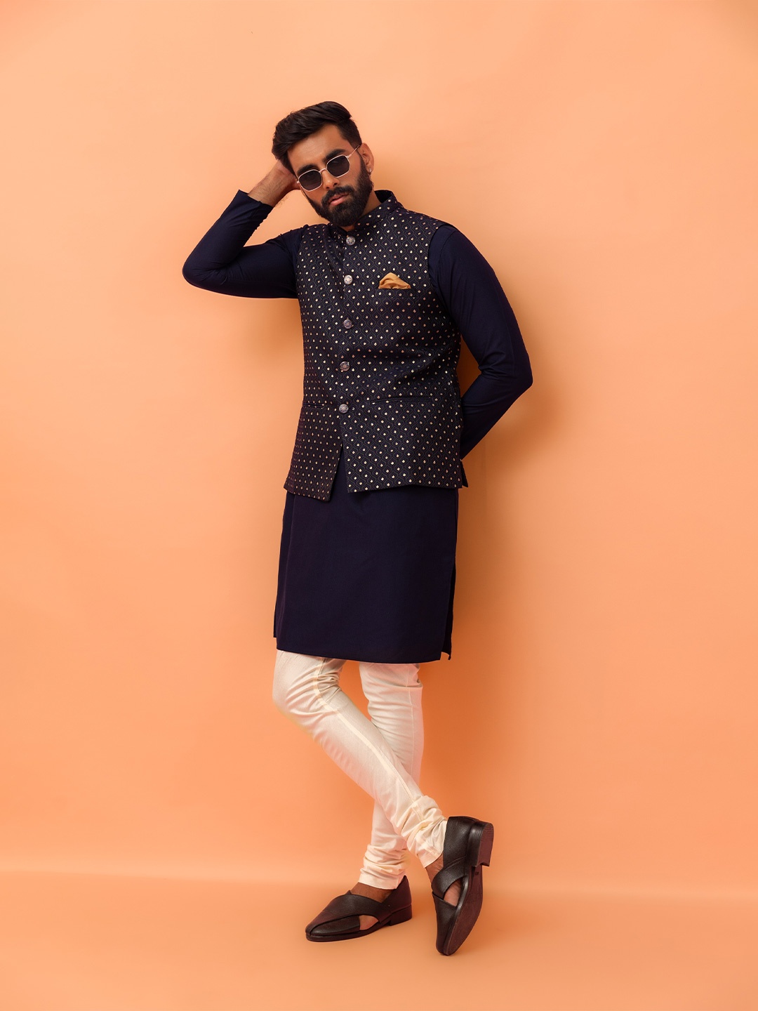 

KISAH Men Embellished Regular Fit Ethnic Motifs Kurta Jacket Churidar Set, Navy blue