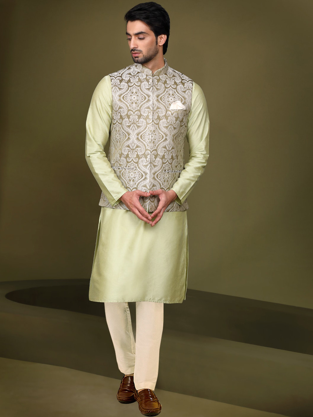

KISAH Solid Mandarin Collar Kurta with Pyjamas & Nehru Jacket, Green