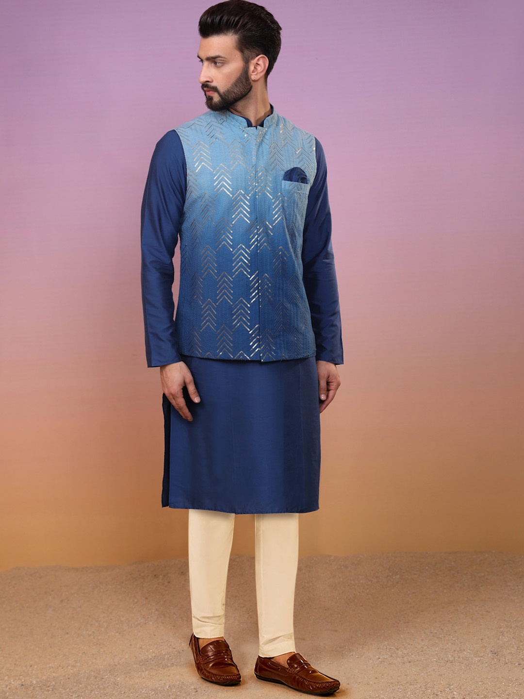 

KISAH Men Ombre Regular Fit Sequinned Kurta Jacket Trouser Set, Navy blue