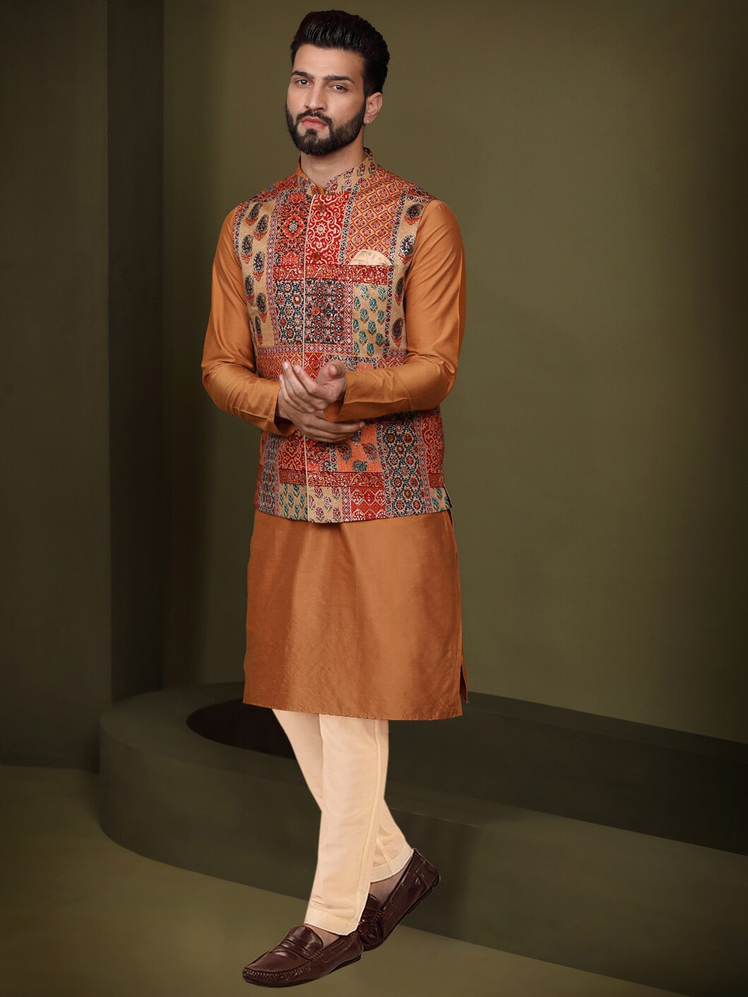 

KISAH Mandarin Collar Straight Kurta & Trouser With Nehru Jacket, Orange