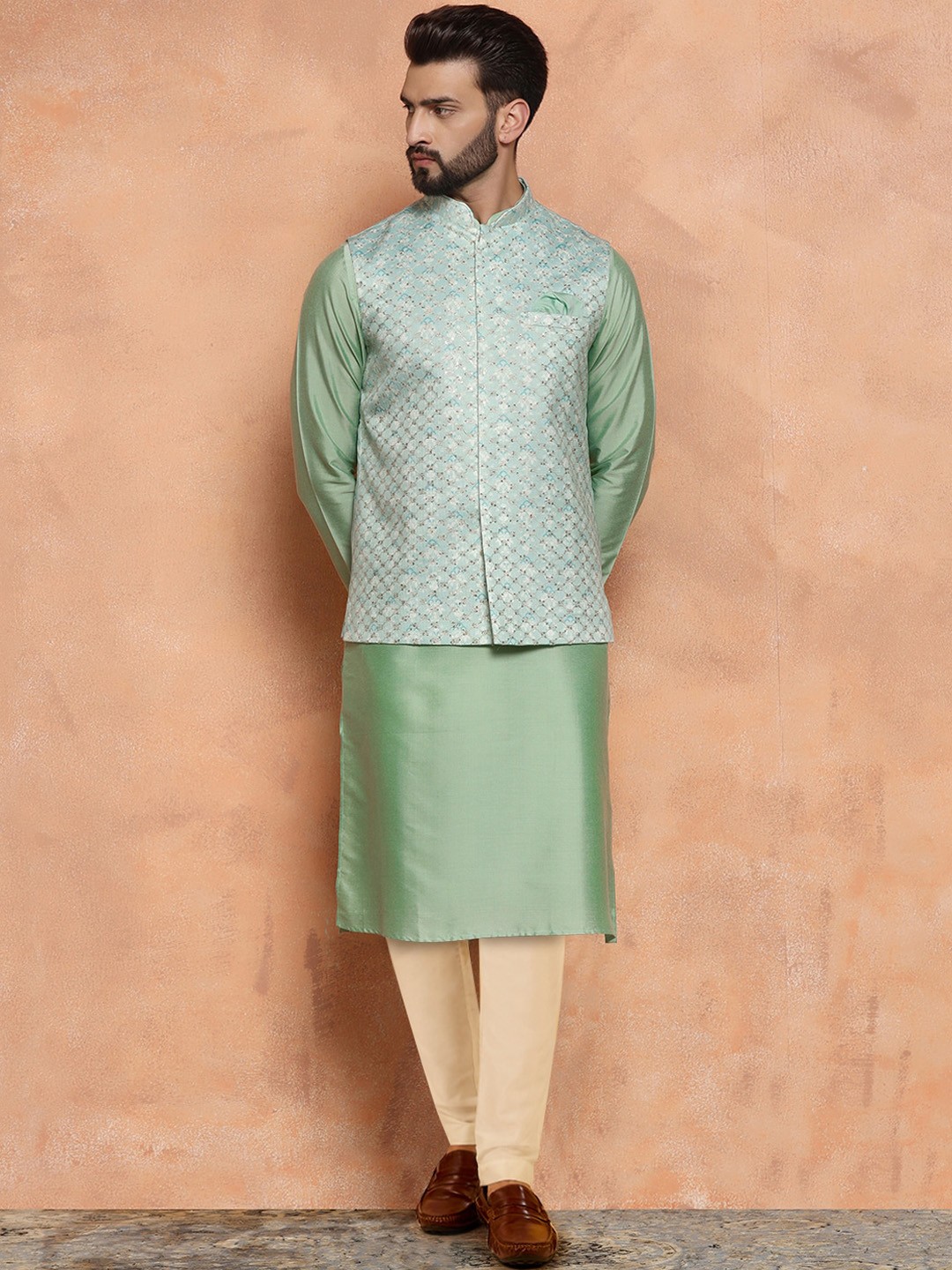 

KISAH Mandarin Collar Regular Kurta with Trousers & Nehru Jacket, Green