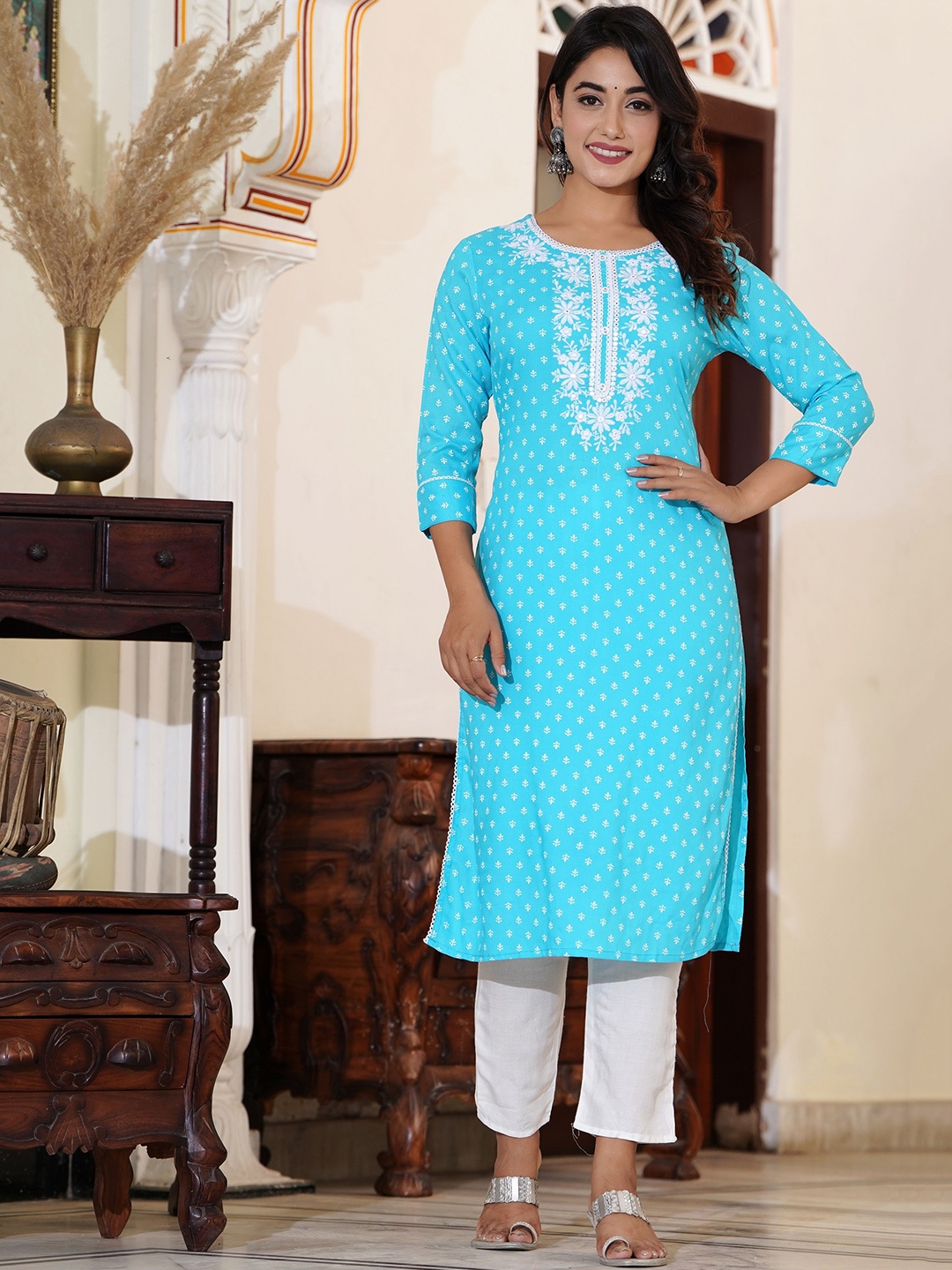

KUROCK Floral Embroidered Mirror Work Straight Kurta, Blue
