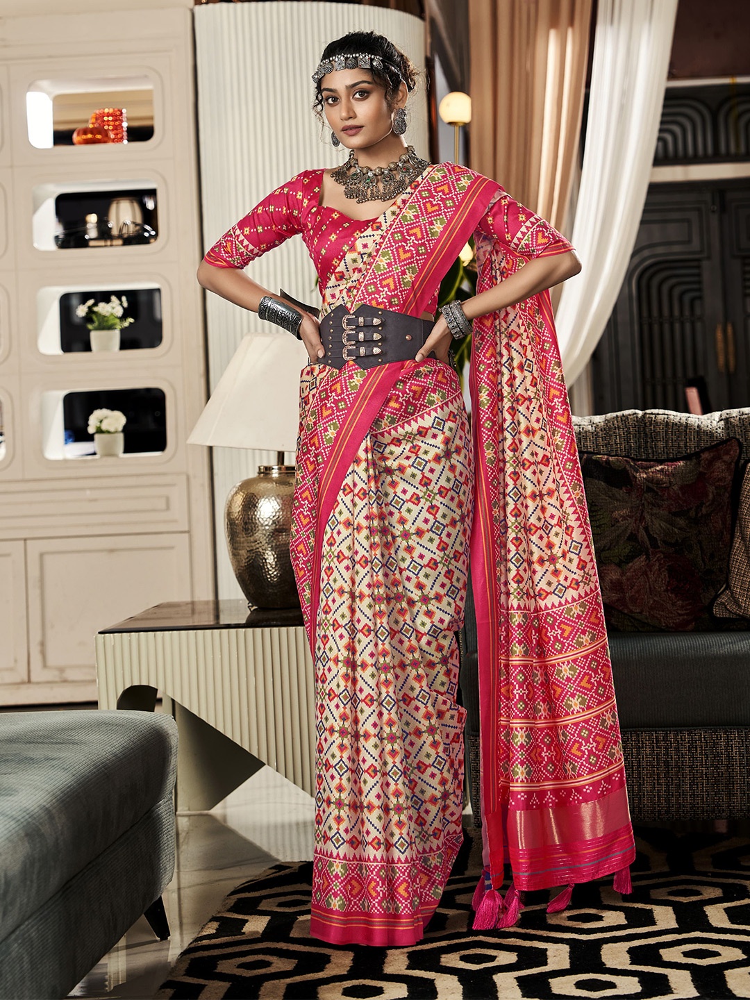 

elora Ethnic Motifs Printed Patola Saree, Off white