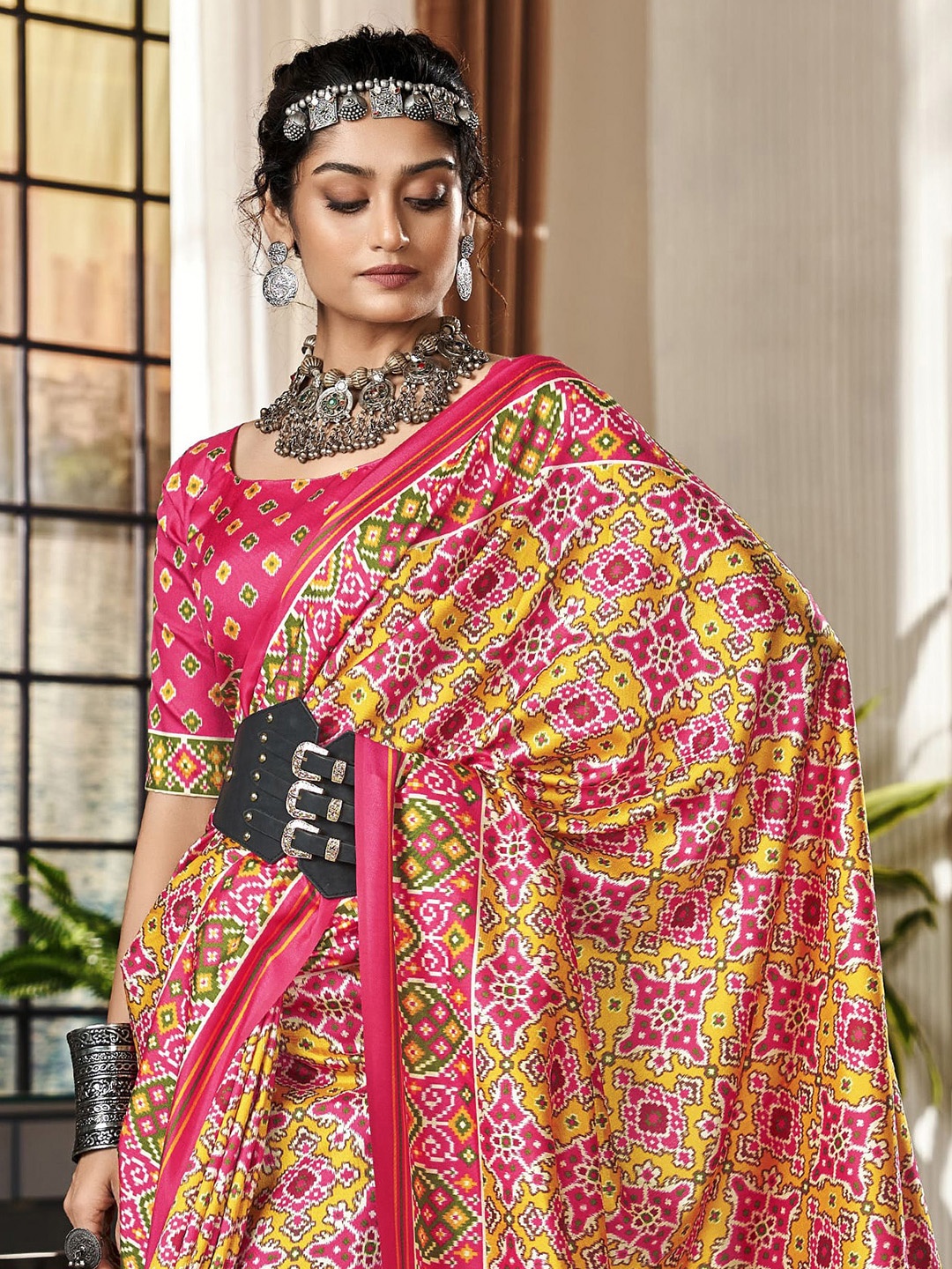 

elora Ajrak Printed Patola Saree, Pink