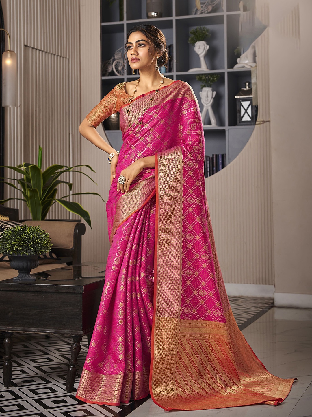 

elora Ethnic Motif Woven Design Zari Patola Saree, Pink
