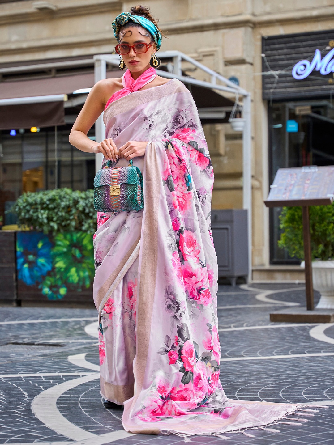 

elora Floral Printed Bagru Saree, Pink