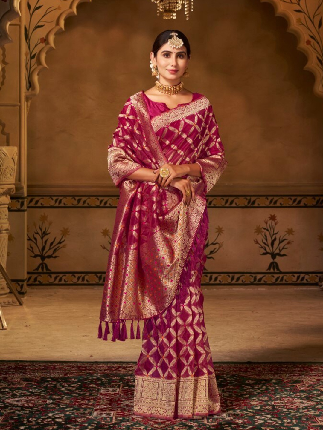 

FLOURIOUS Ethnic Motifs Woven Design Zari Organza Banarasi Saree, Burgundy