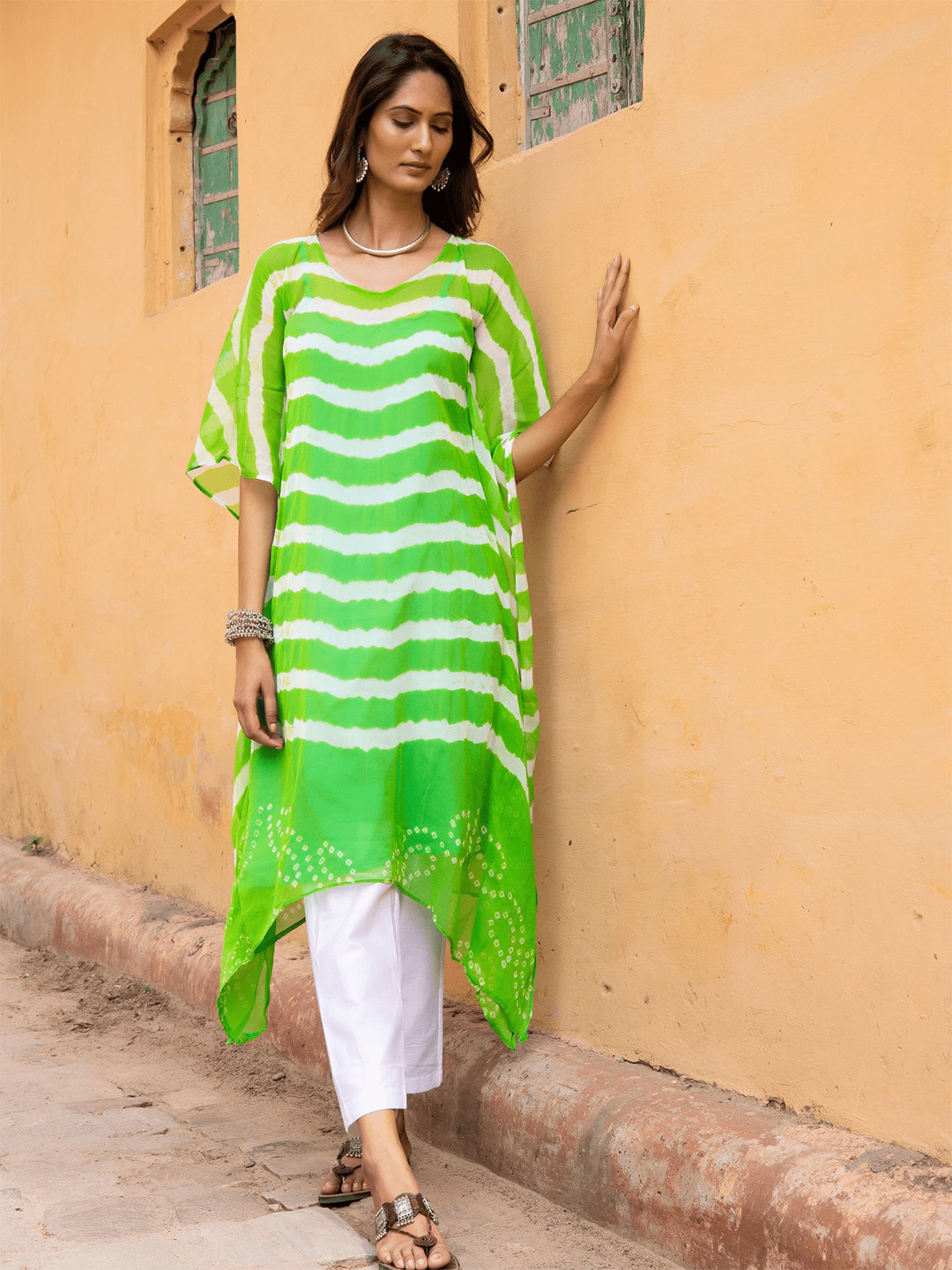 

Zanaash Striped Extended Sleeves Kaftan Kurta, Green