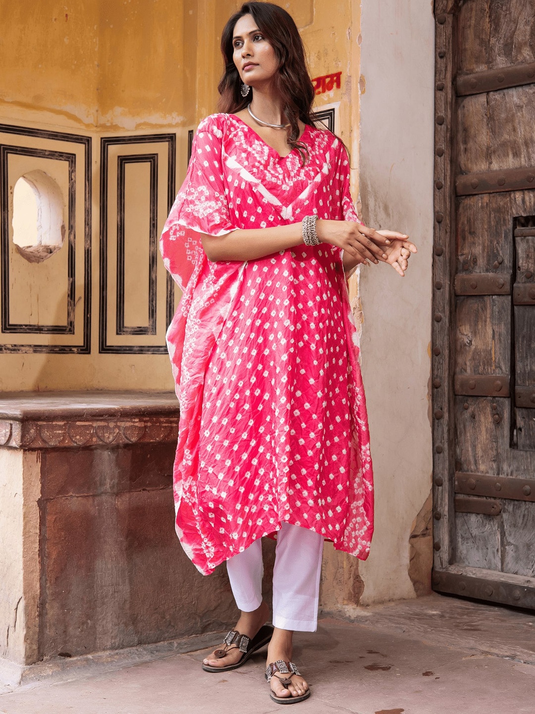 

Zanaash Bandhani Printed Extended Sleeves Cotton Silk Kaftan Kurta, Pink