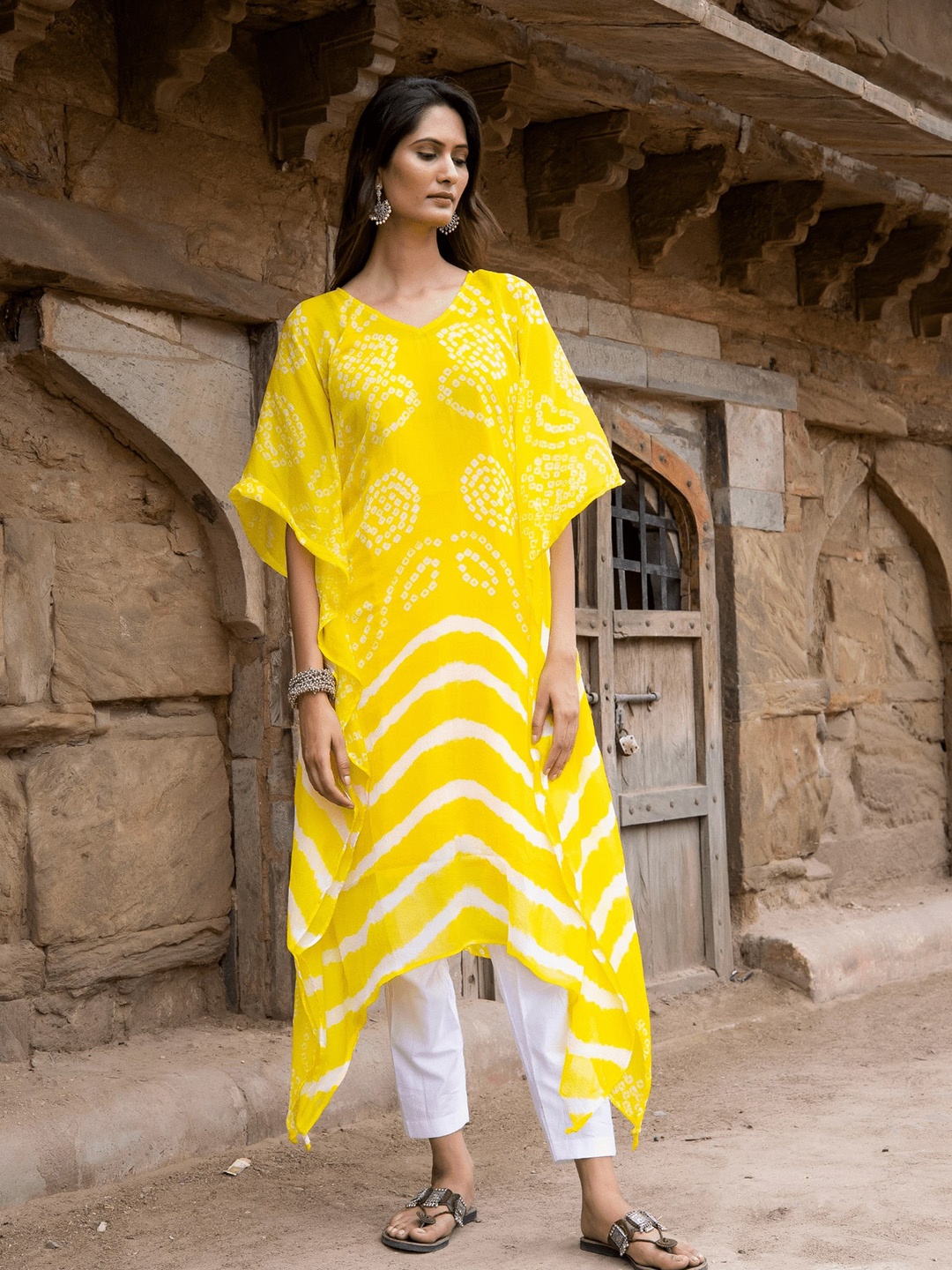 

Zanaash Bandhani Printed Extended Sleeves Kaftan Kurta, Yellow