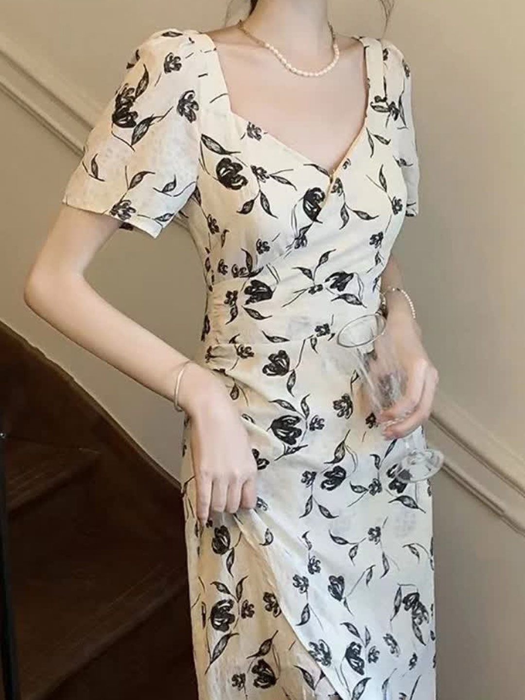 

LULU & SKY Floral Printed Sweetheart Neck Sheath Midi Dress, White