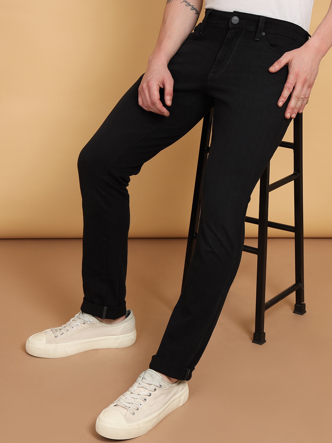 

Wrangler Men Skanders Slim Fit Low-Rise Stretchable Jeans, Black