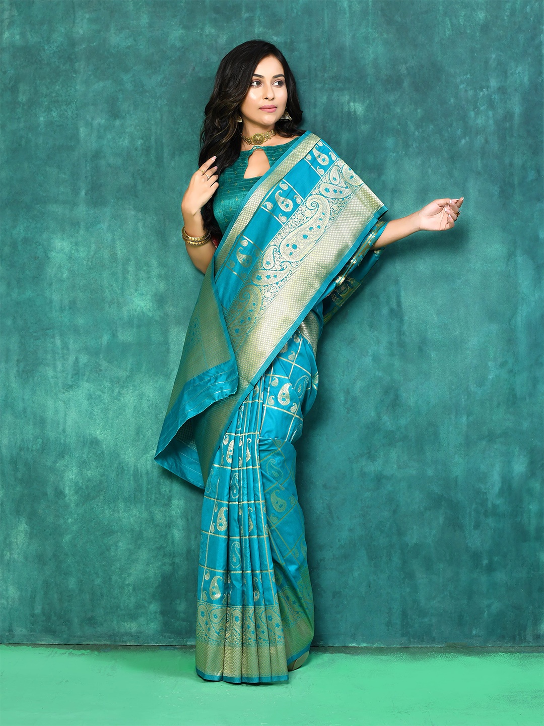 

elora Paisley Woven Design Zari Banarasi Saree, Green