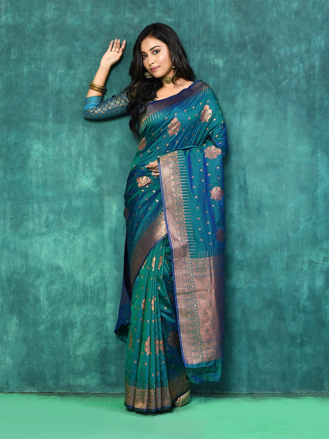 

elora Ethnic Motifs Woven Design Zari Banarasi Saree, Navy blue