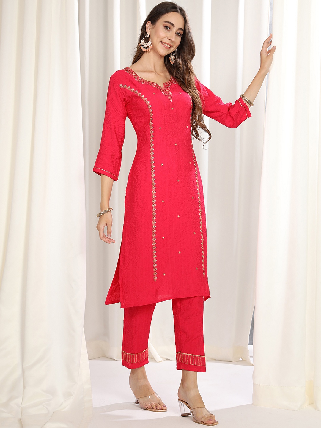 

ASPORA Ethnic Motifs Embroidered Thread Work Straight Kurta & Trousers With Dupatta, Pink