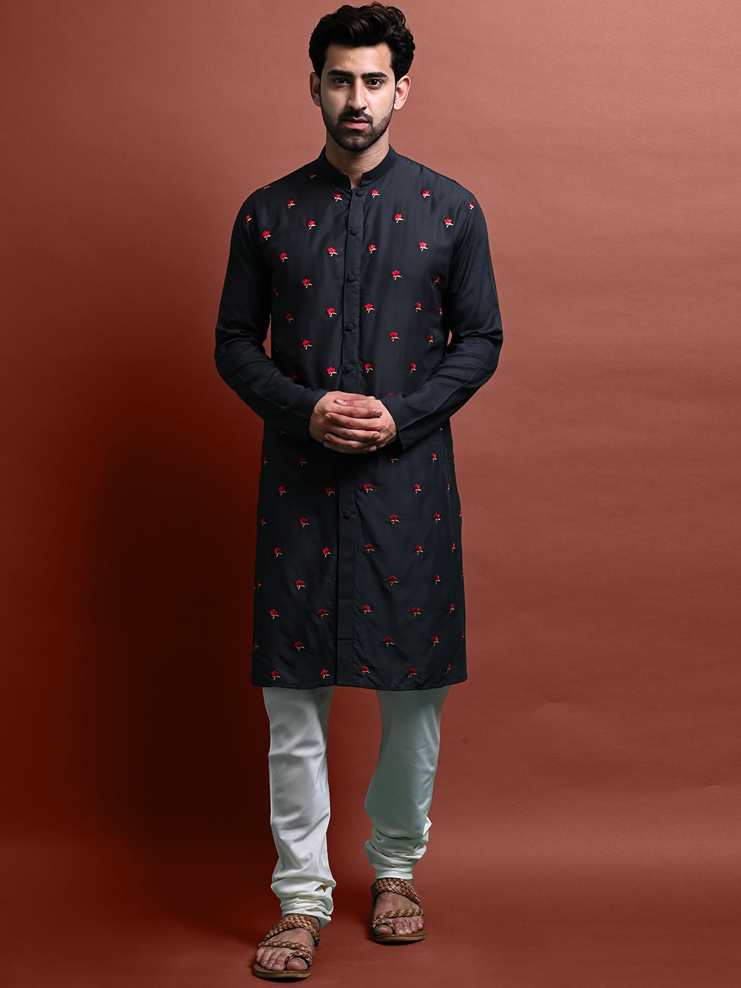 

VESHAM Floral Embroidered Kurta With Churidar, Black