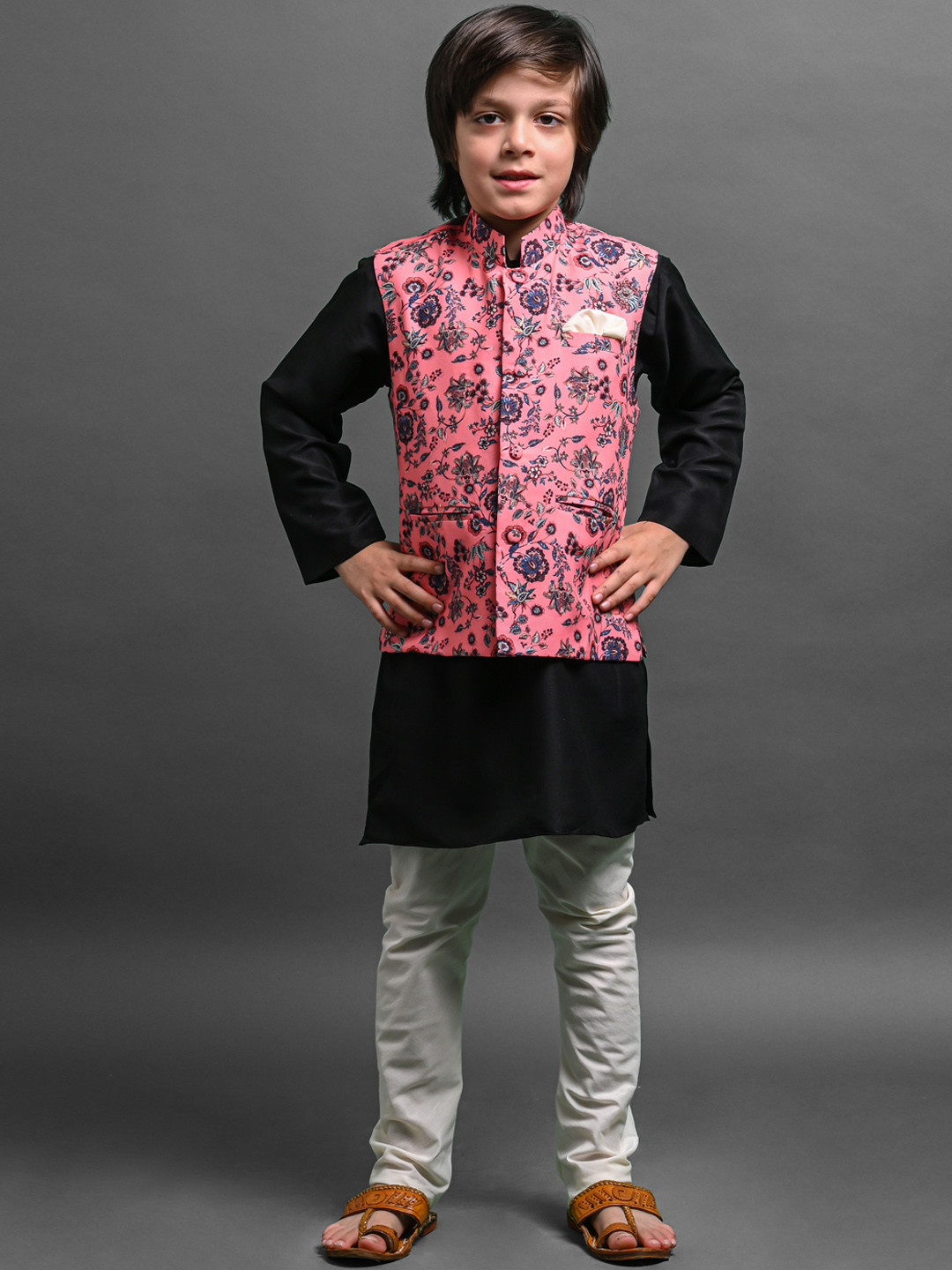 

VESHAM Boys Mandarin Collar Regular Kurta With Pyjamas & Nehru Jacket, Peach