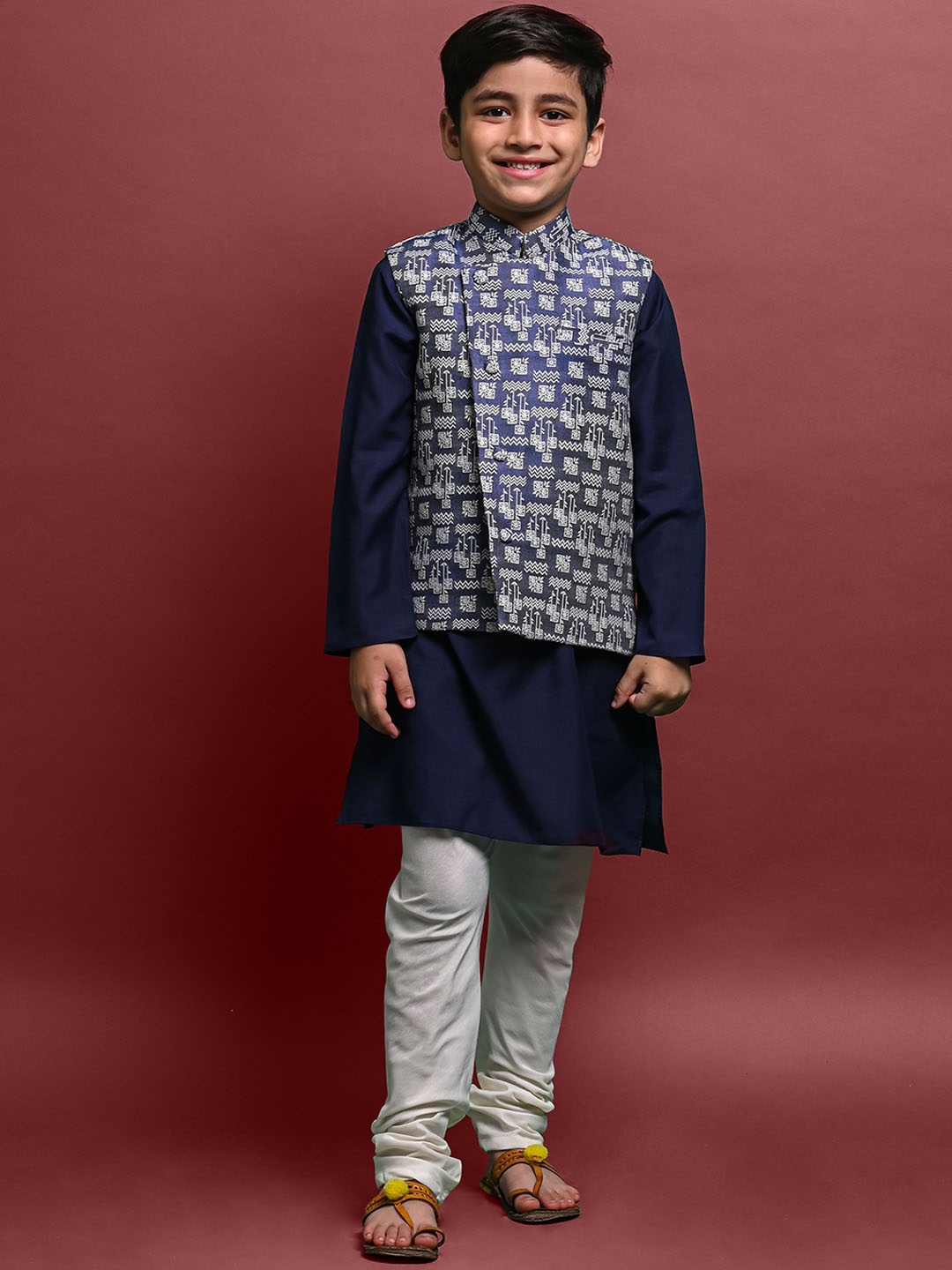 

VESHAM Boys Mandarin Collar Regular Kurta With Pyjama & Nehru Jacket, Blue