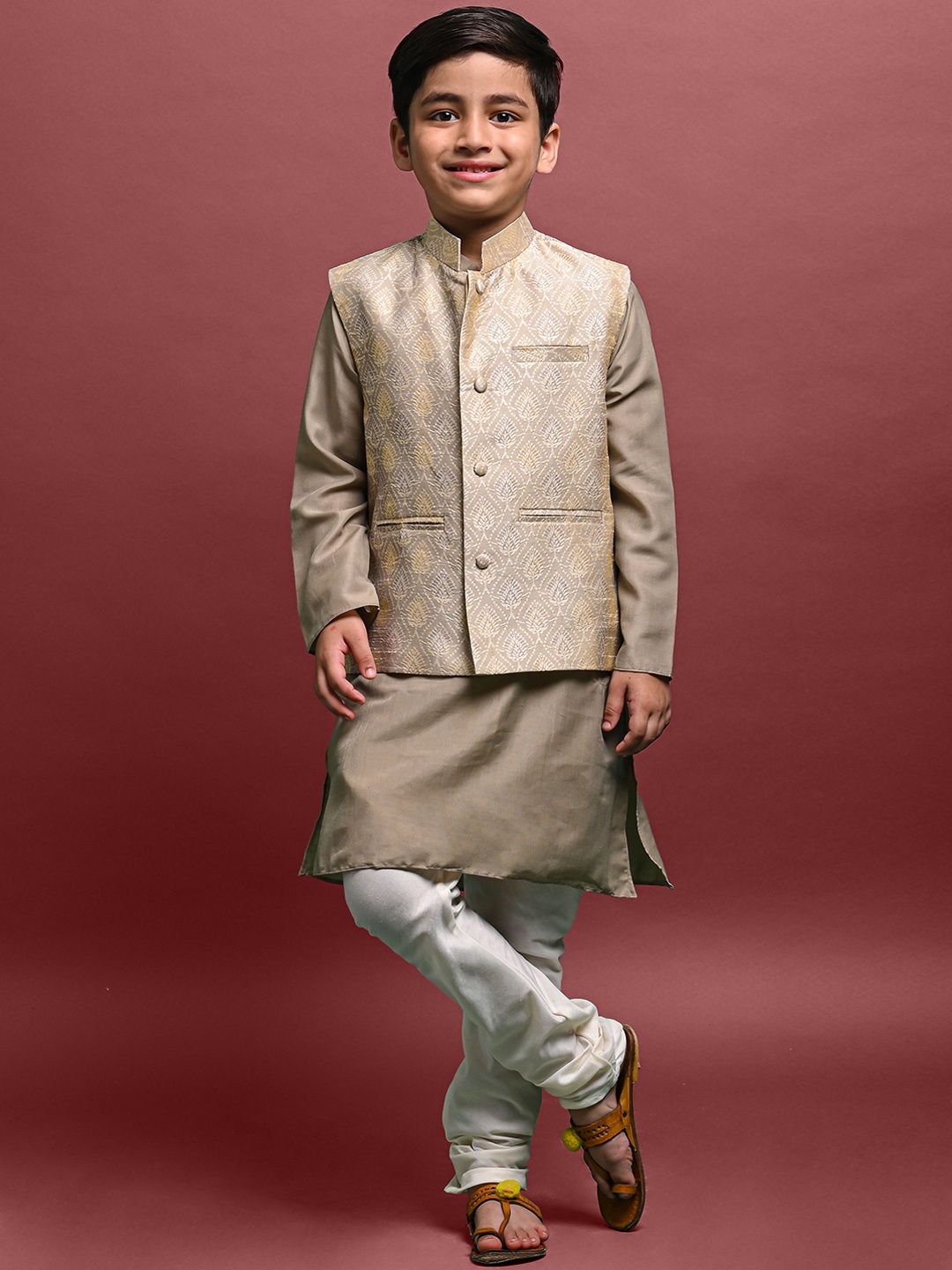 

VESHAM Boys Straight Kurta With Pyjamas & Ethnic Motif Printed Jacket, Brown