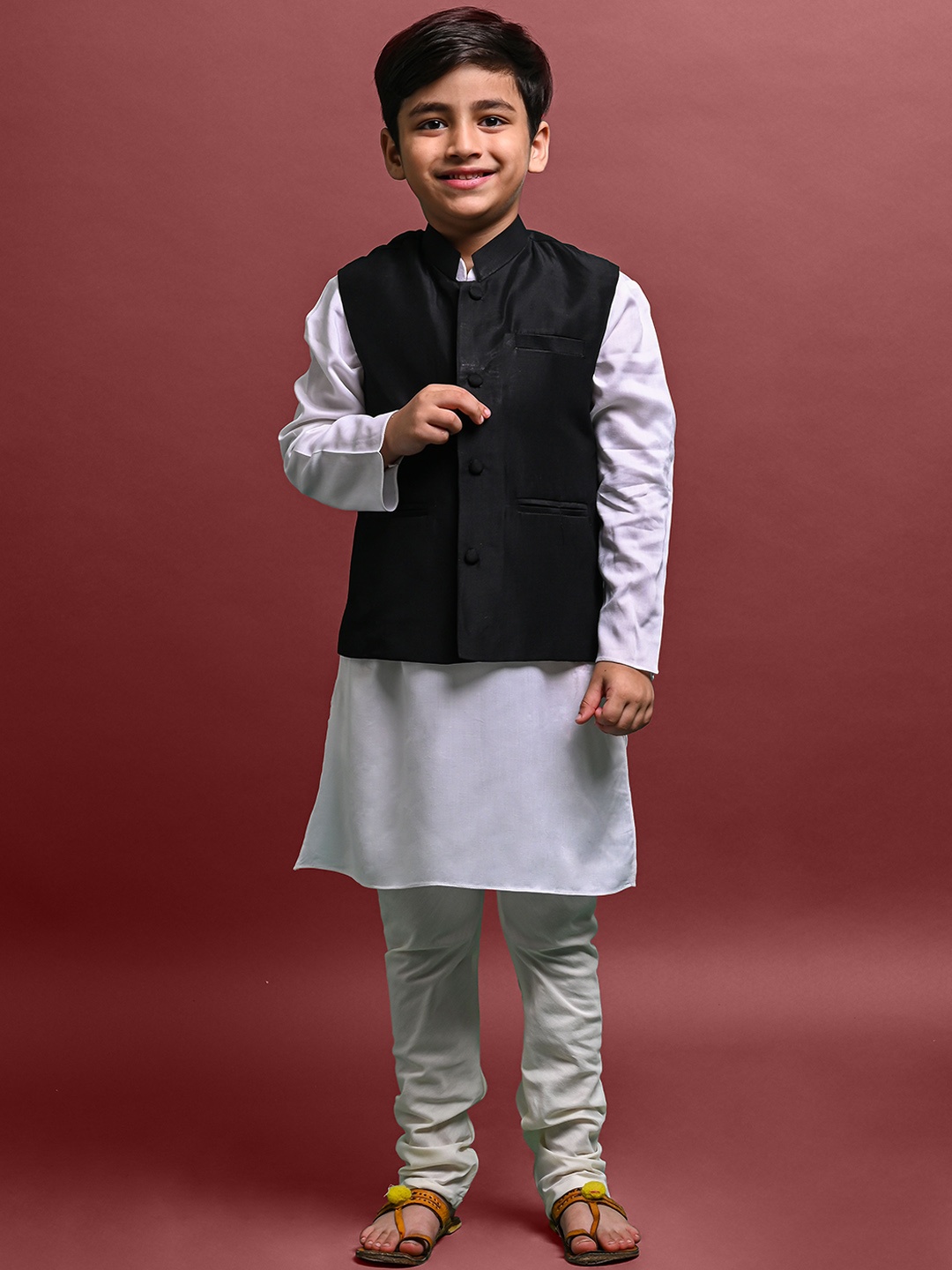 

VESHAM Boys Mandarin Collar Kurta with Pyjamas & Nehru Jacket, Black