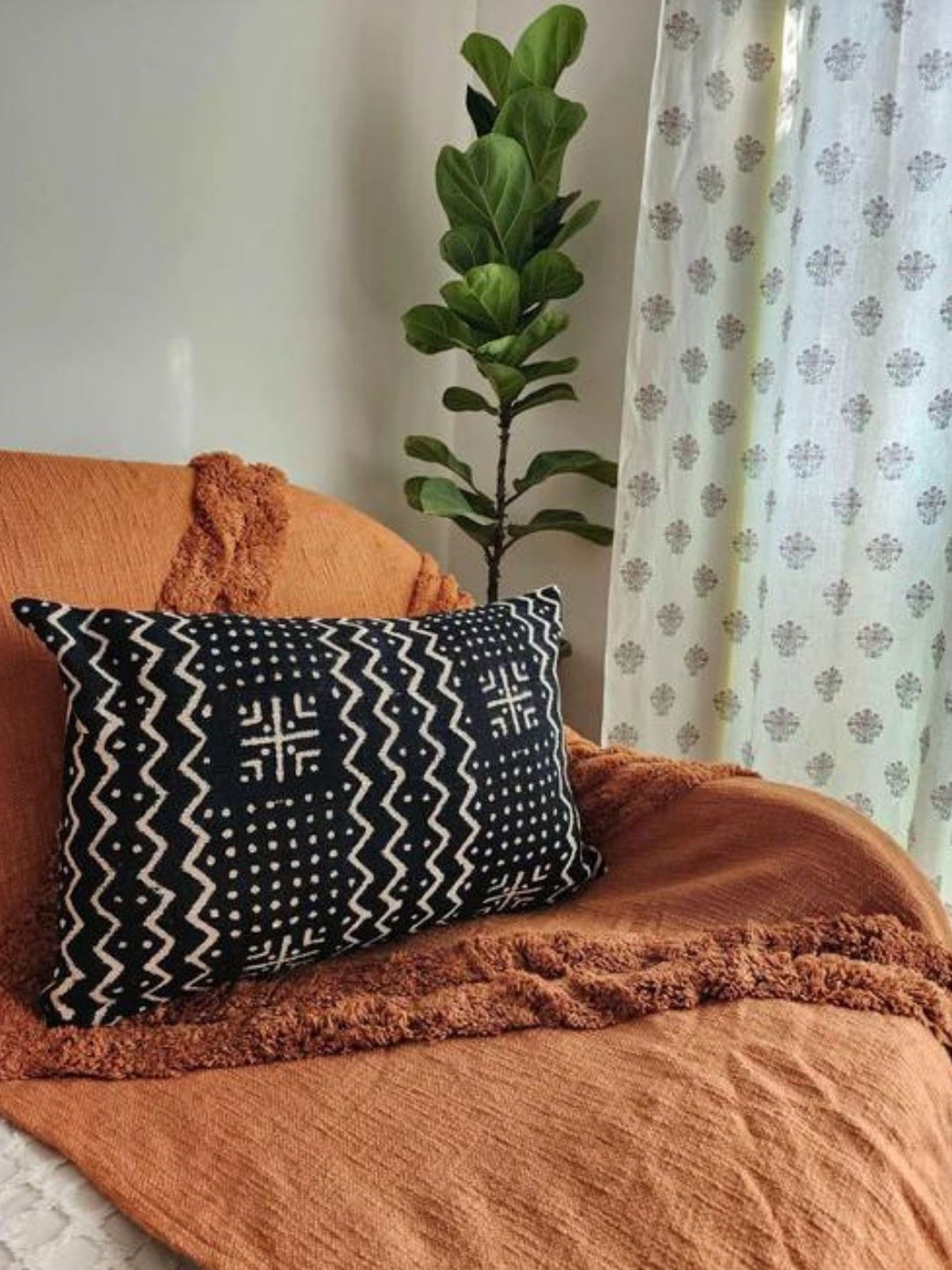 

HYPPY Black & Cream-Coloured Geometric Cotton Rectangle Cushion Cover