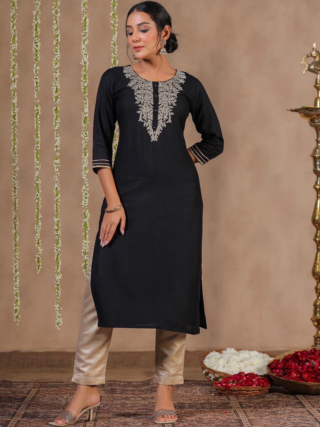 

Anubhutee Ethnic Motifs Yoke Design Zardozi Pure Cotton Straight Kurta, Black